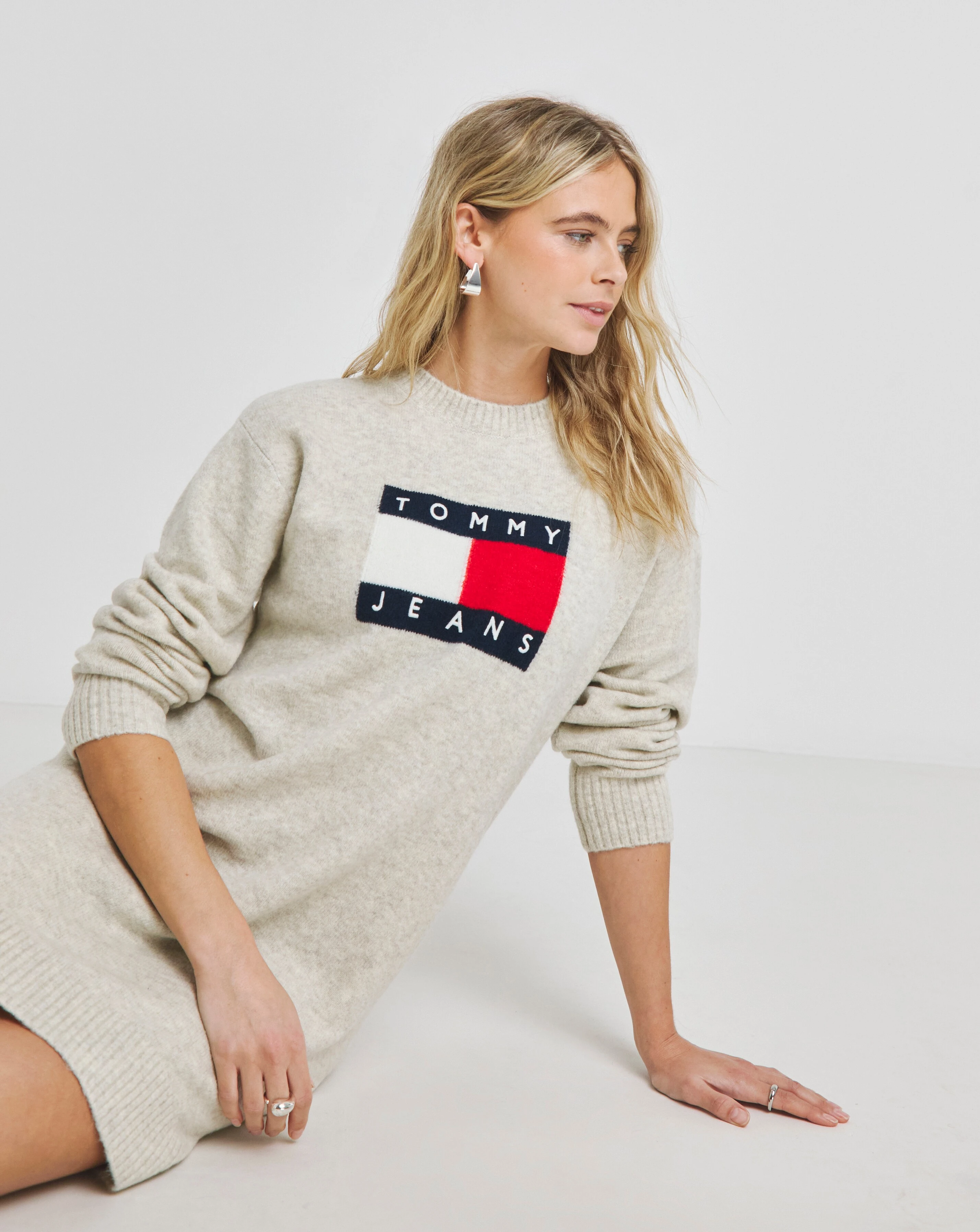 Tommy Jeans Melange Flag Sweater Dress 1 100096-tommy-jeans-melange-flag-sweater-dress-1.webp
