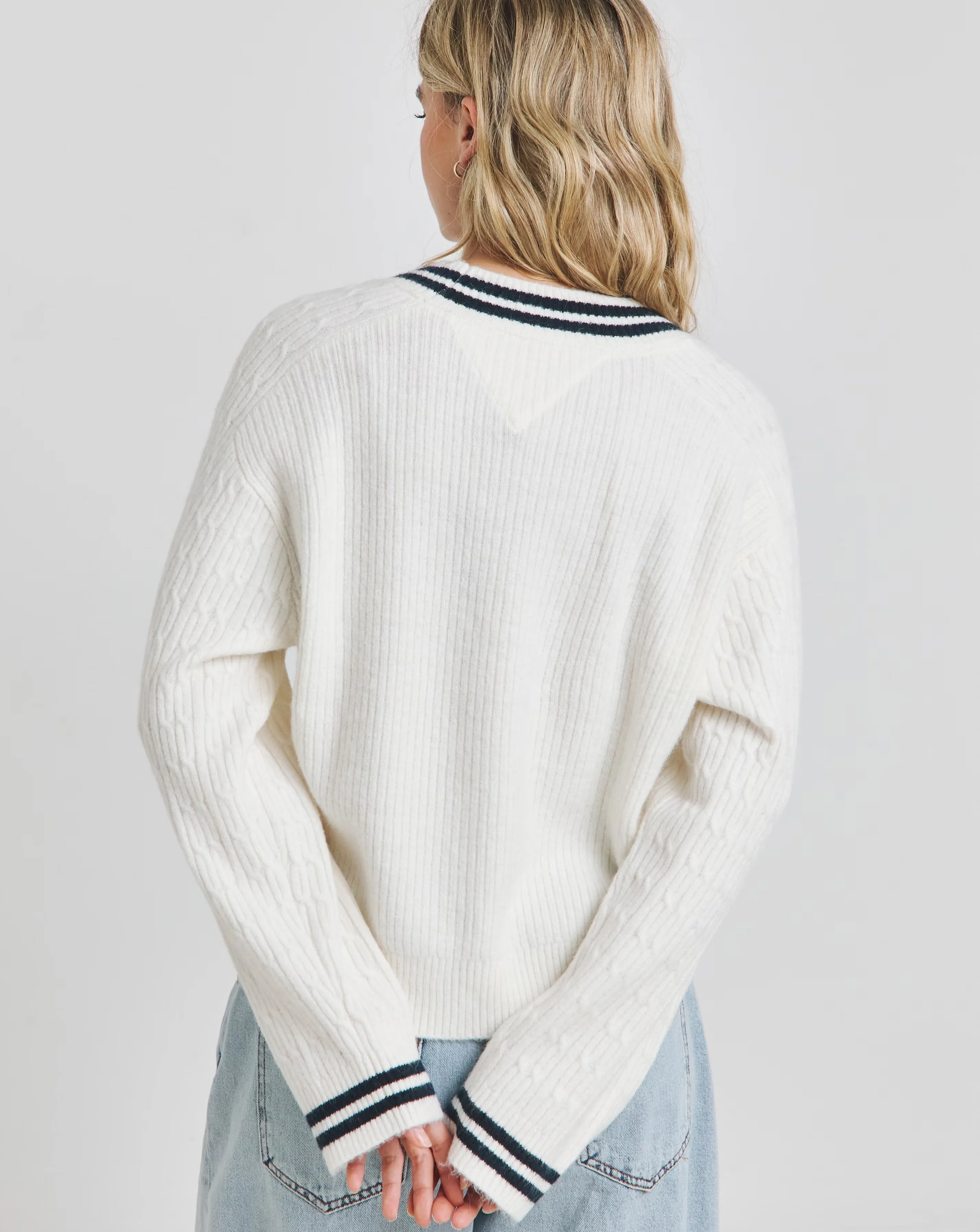 100135-tommy-jeans-v-neck-crest-cable-sweater-1.webp