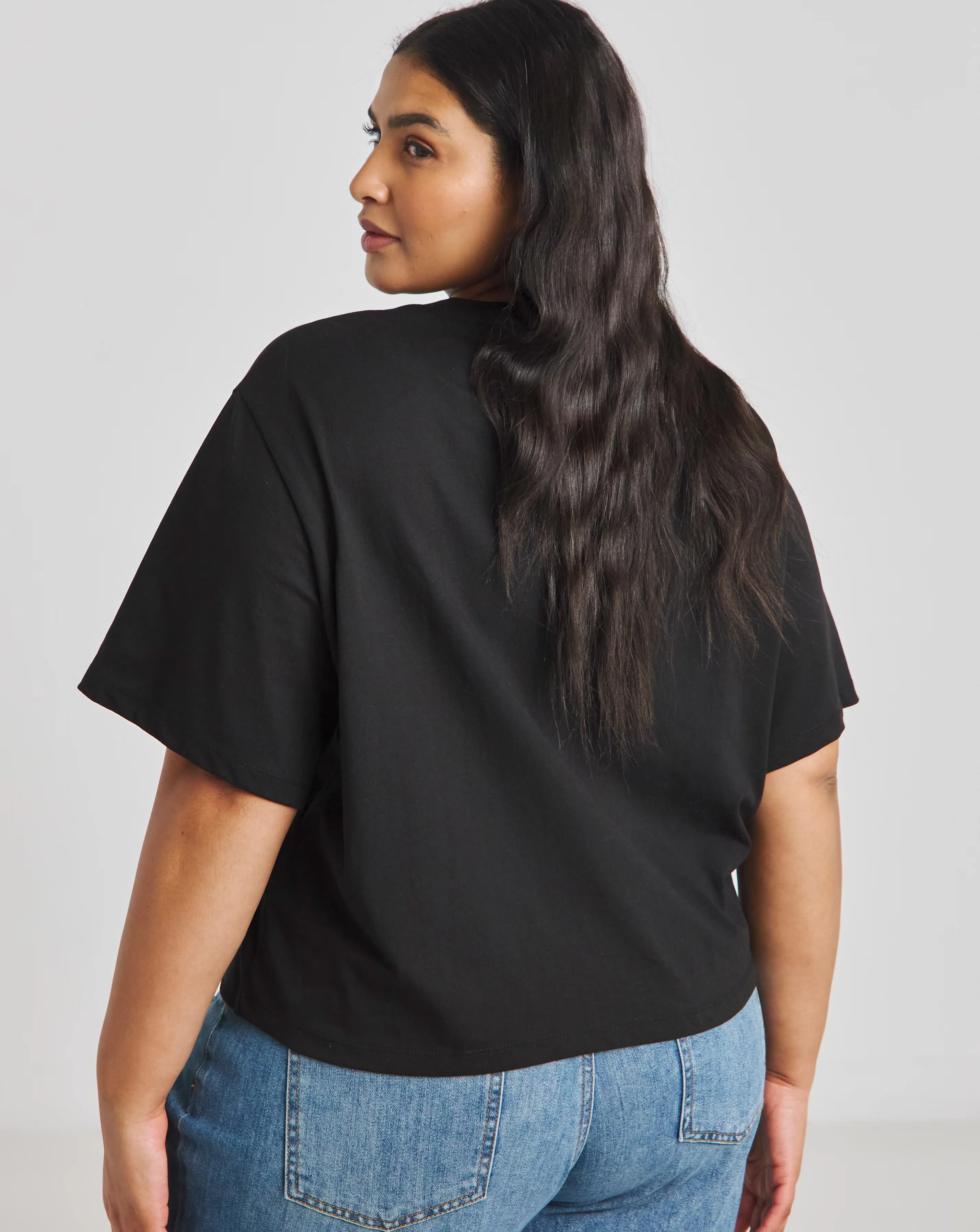 100146-tommy-jeans-boxy-badge-tee-1.webp