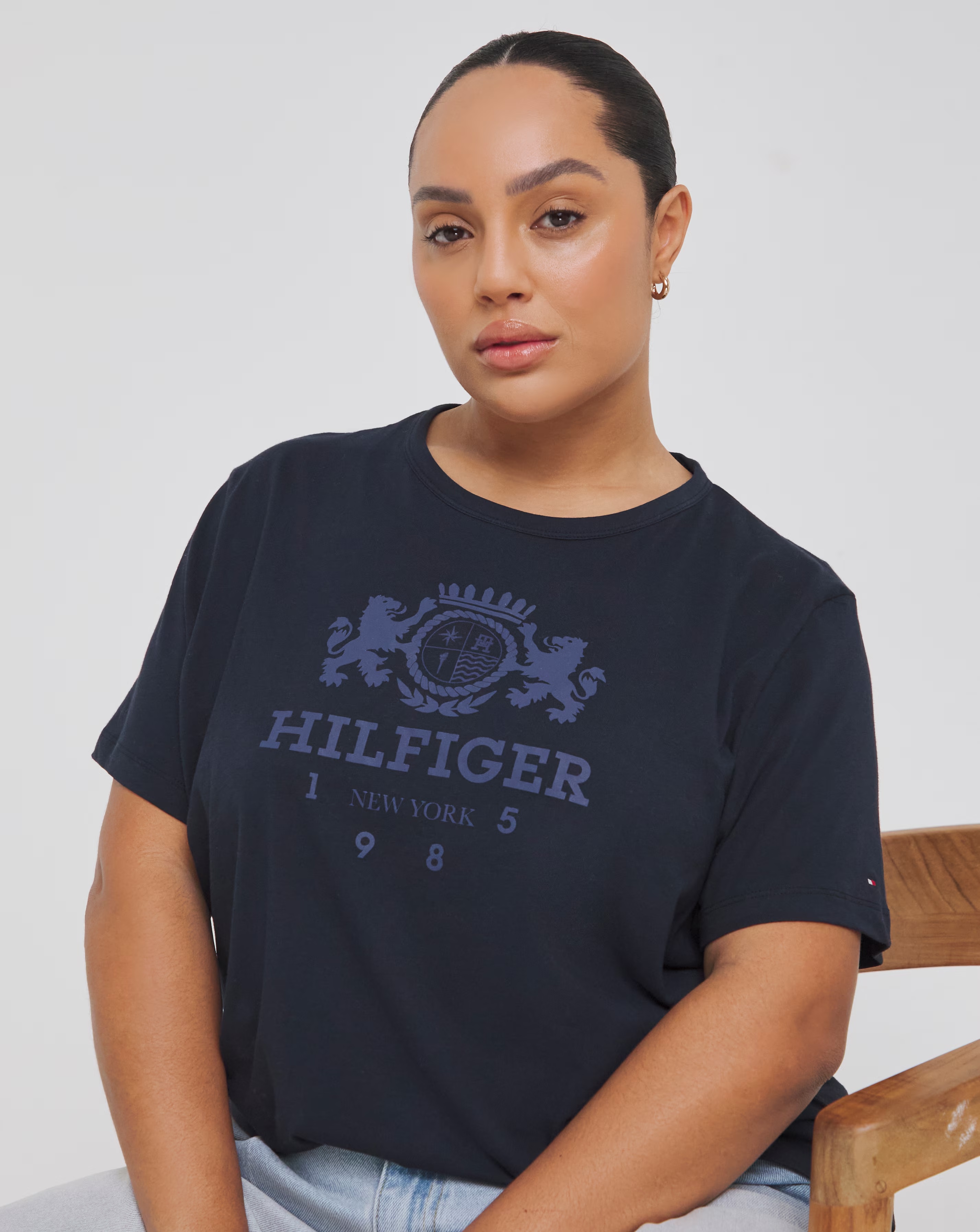 100254-tommy-hilfiger-varsity-crest-crew-neck-short-sleeve-t-shirt-1.jpg