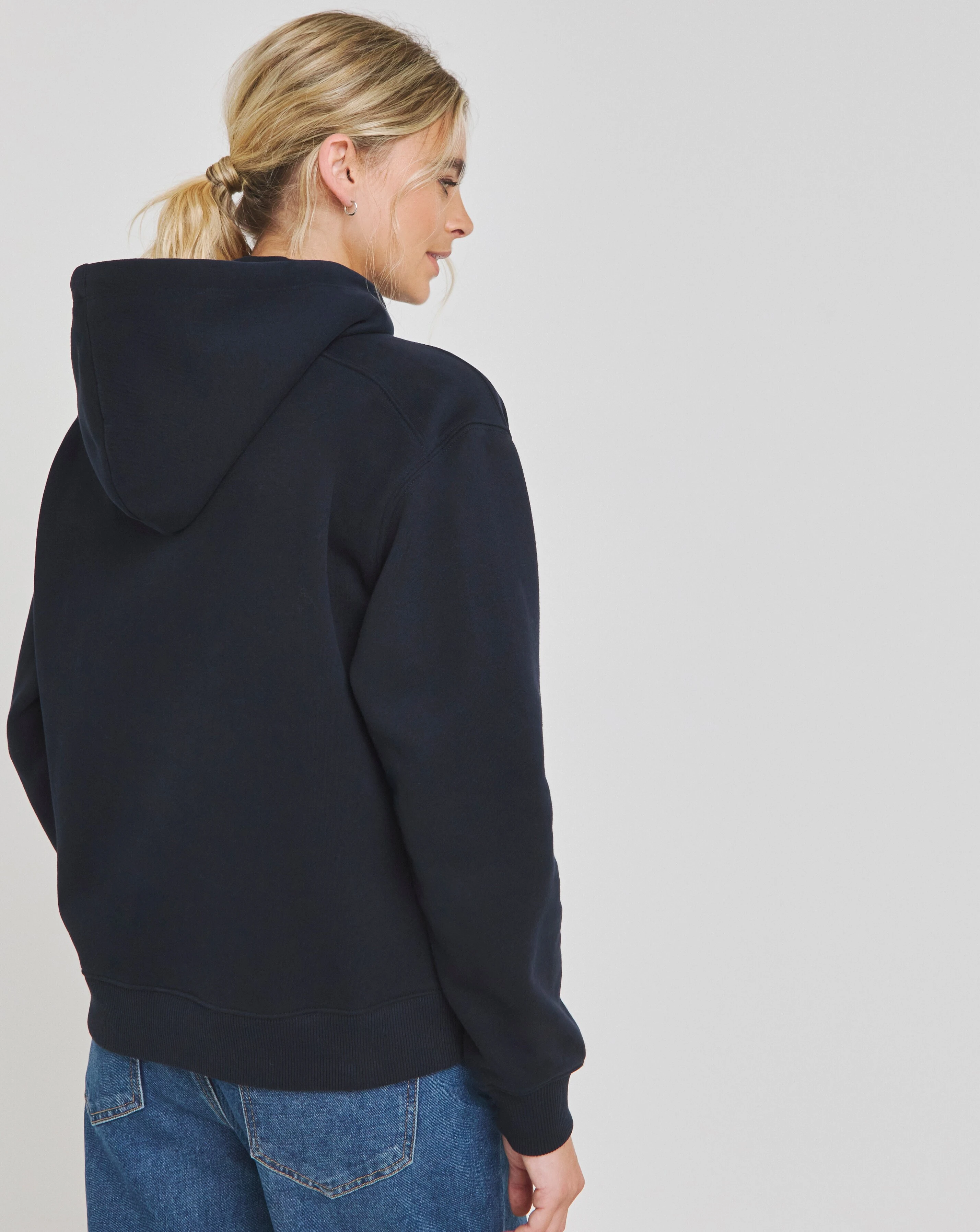 100302-tommy-hilfiger-varsity-crest-hoodie-1.webp