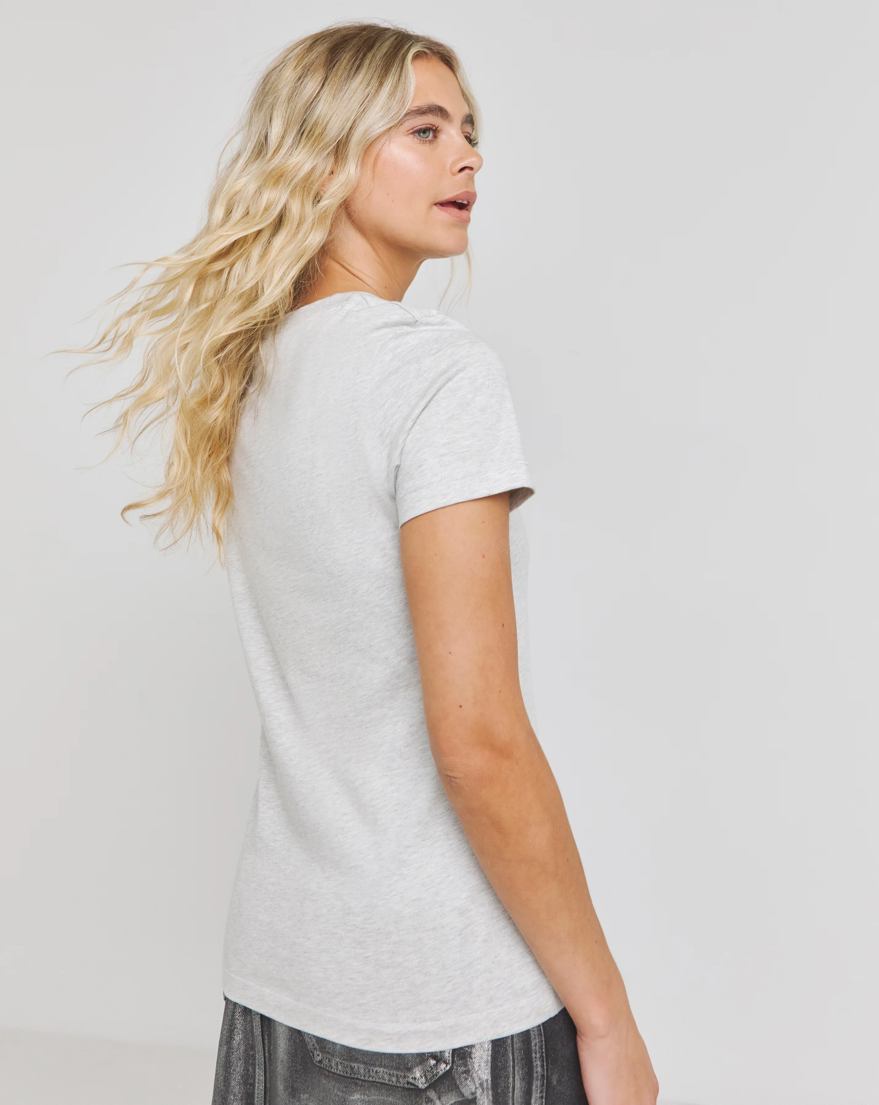 100340-calvin-klein-jeans-monologo-slim-tee-1.webp