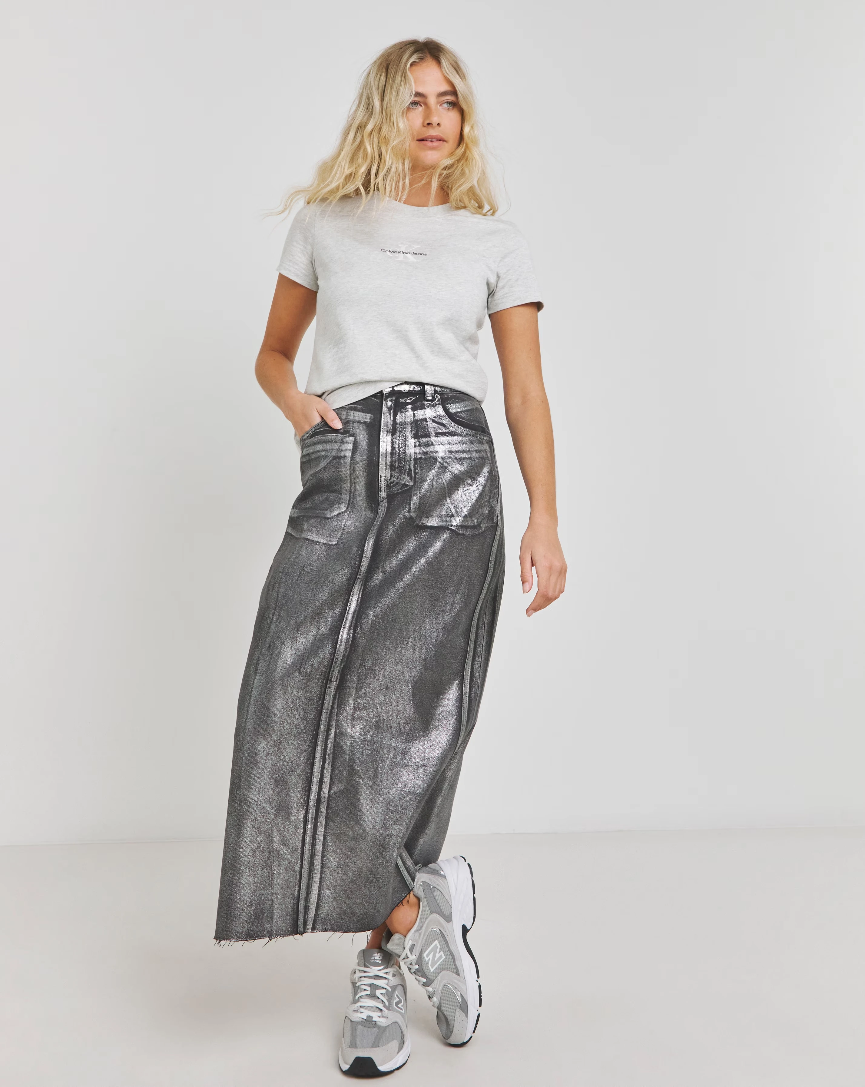 100340-calvin-klein-jeans-monologo-slim-tee-1.webp