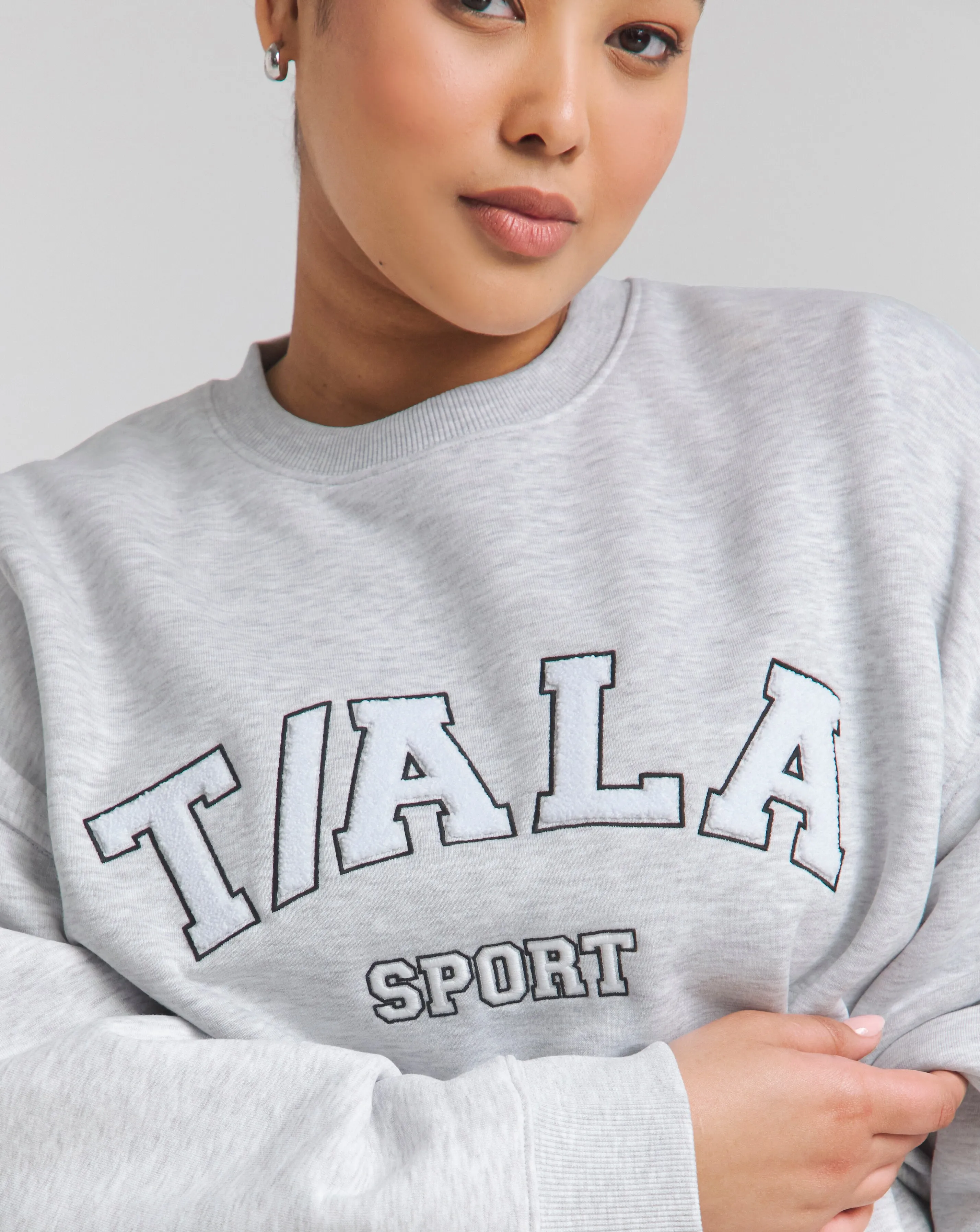 100995-tala-oversized-volley-sweatshirt-1.webp
