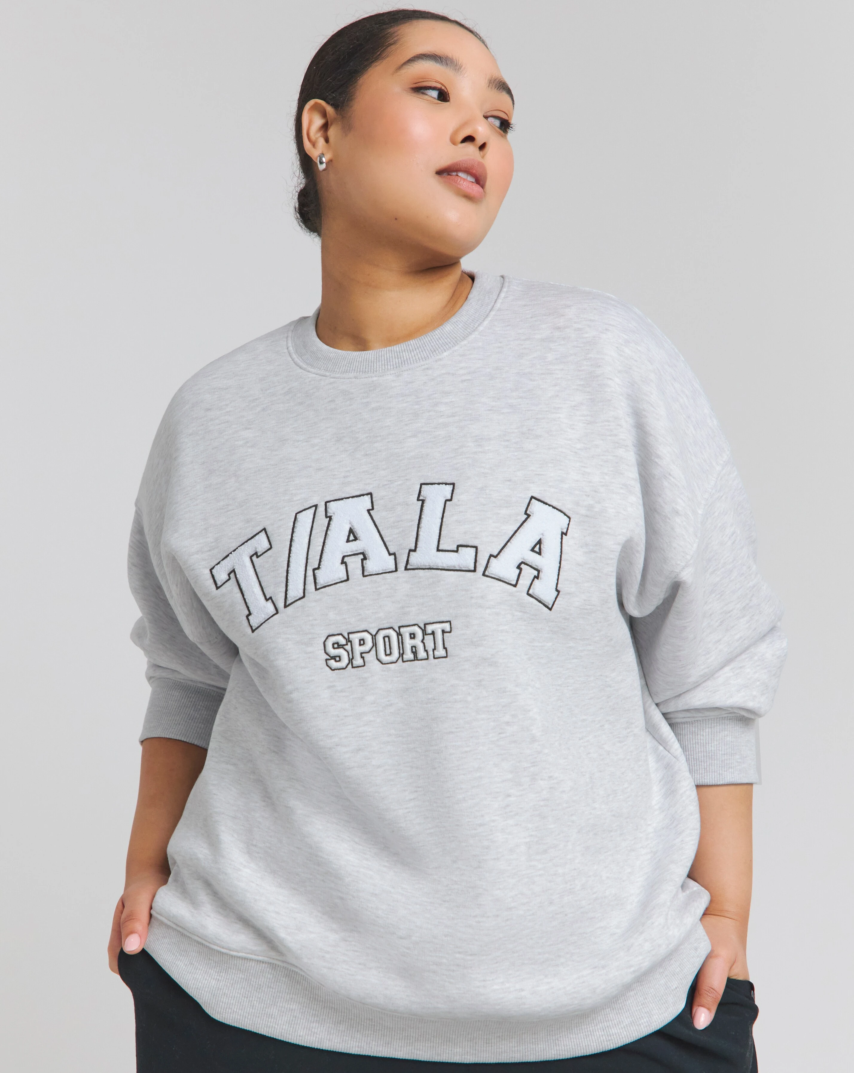 100995-tala-oversized-volley-sweatshirt-1.webp