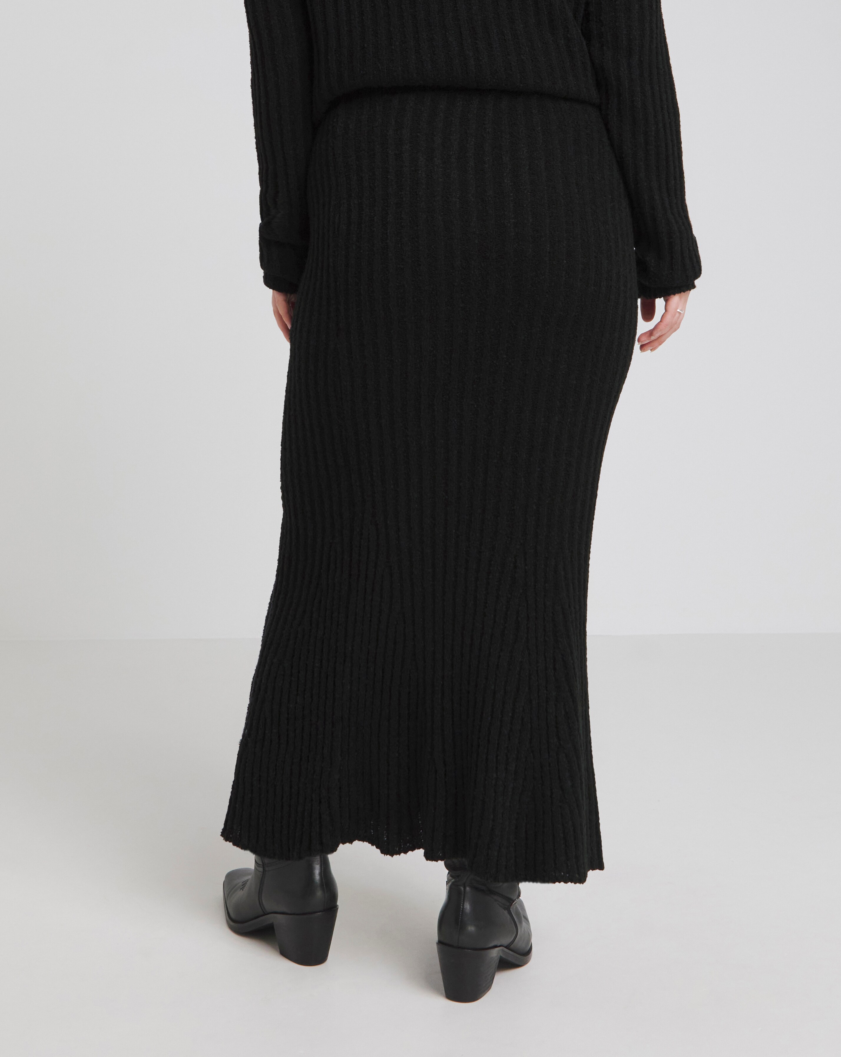 101225-black-rib-flared-hem-knitted-maxi-skirt-1.jpg