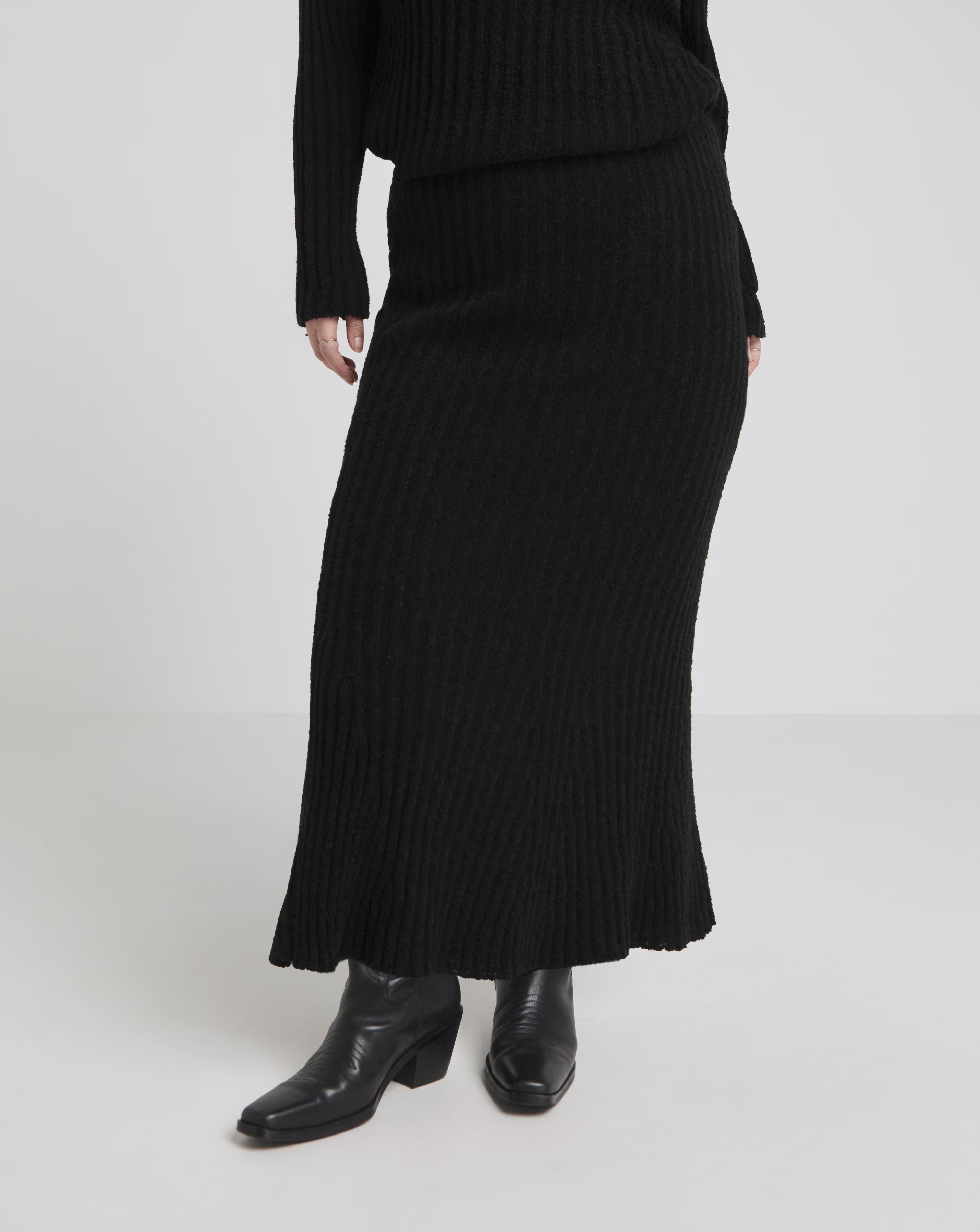 101225-black-rib-flared-hem-knitted-maxi-skirt-1.jpg