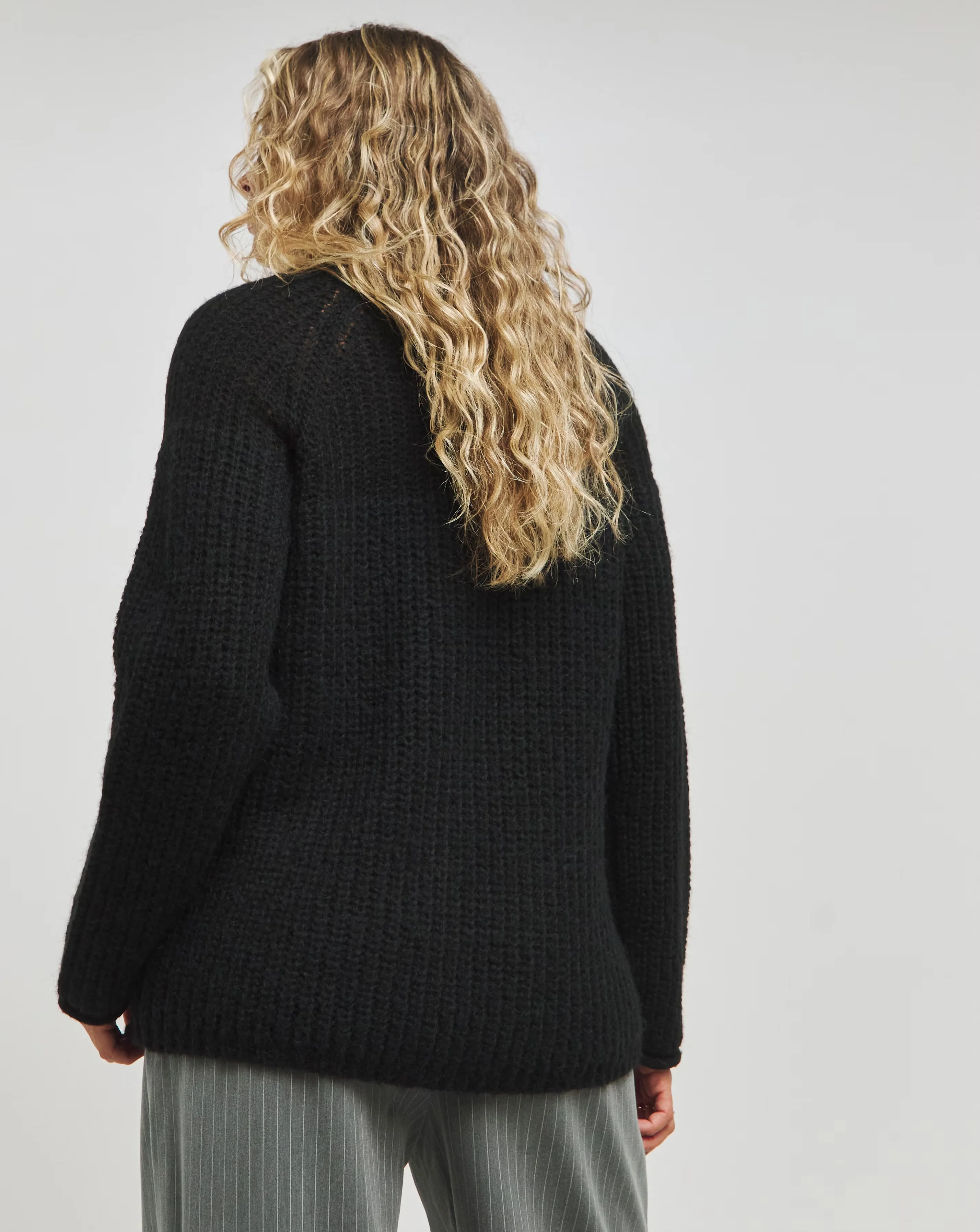 102221-black-v-neck-mixed-knit-volume-sleeve-jumper-1.webp