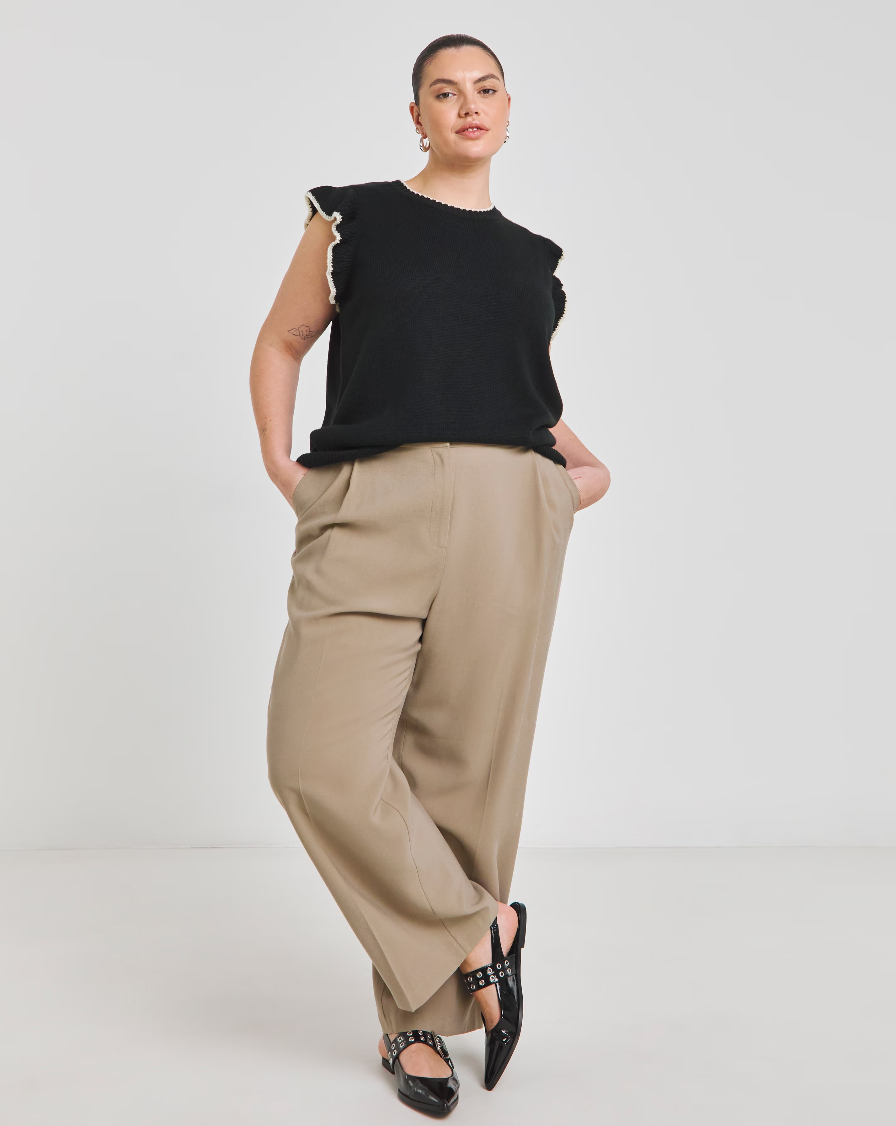 Black Tipped Ruffle Shoulder Knitted Vest