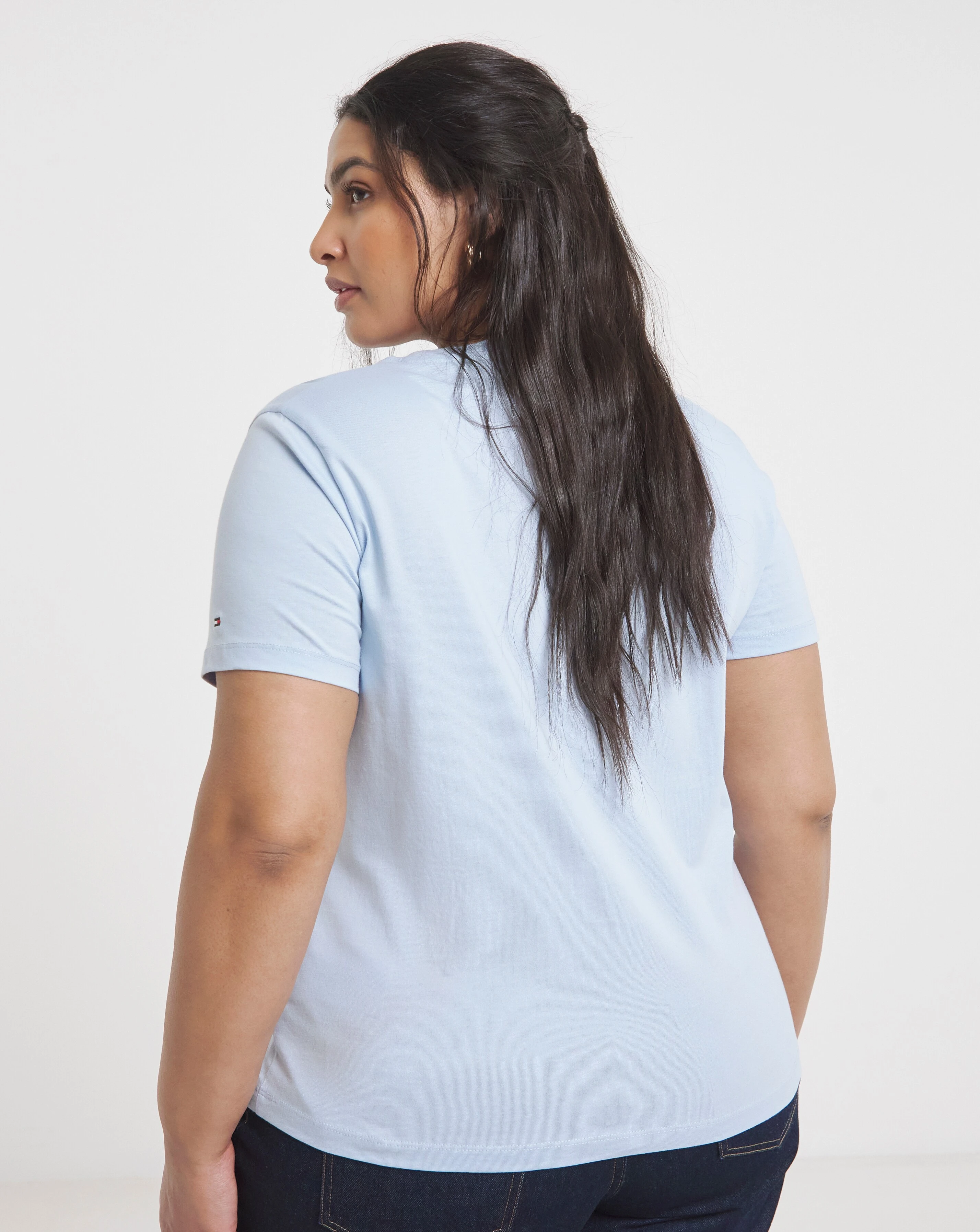 102977-tommy-hilfiger-script-crew-neck-short-sleeve-t-shirt-1.webp