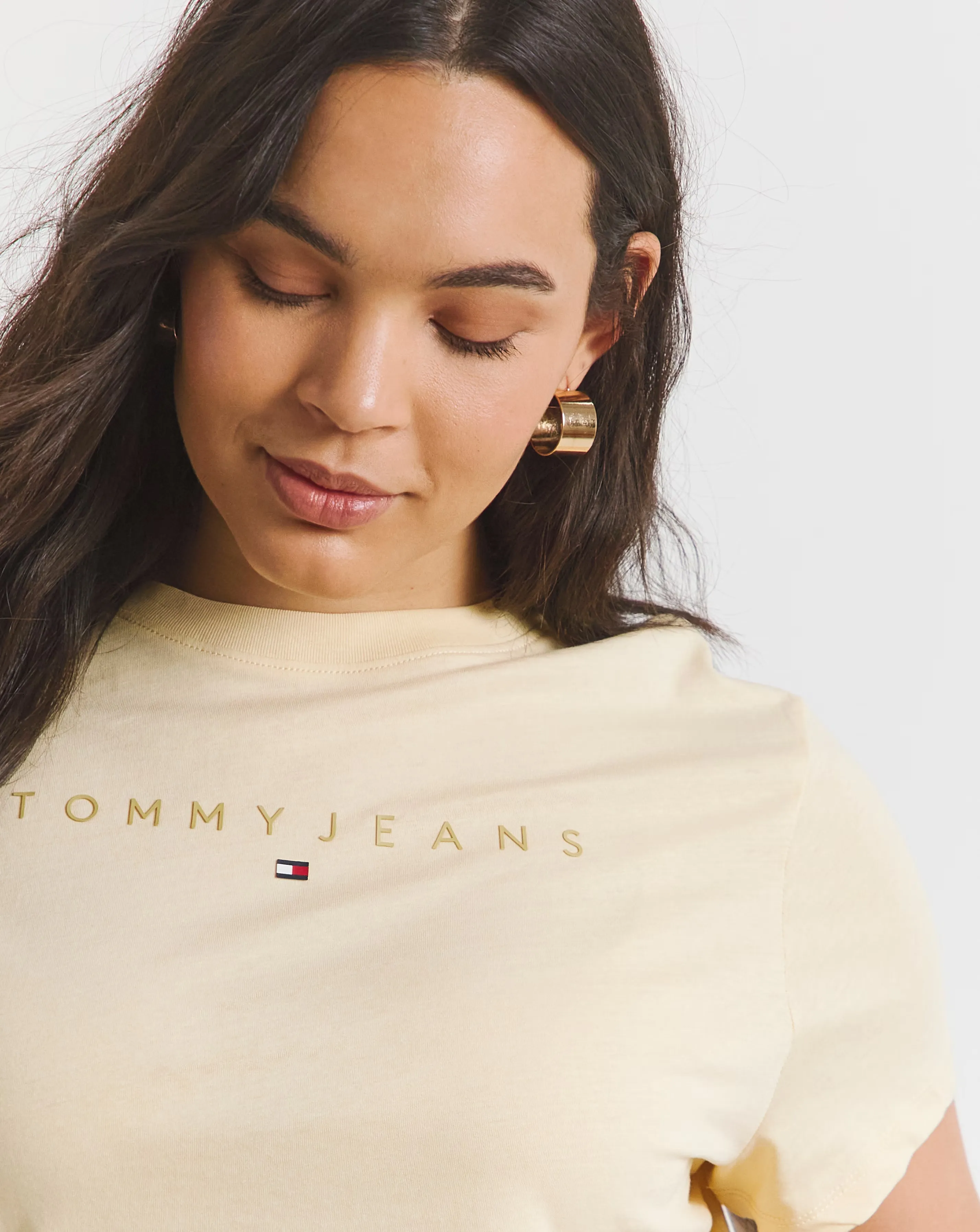 103179-tommy-jeans-tonal-linear-tee-1.webp