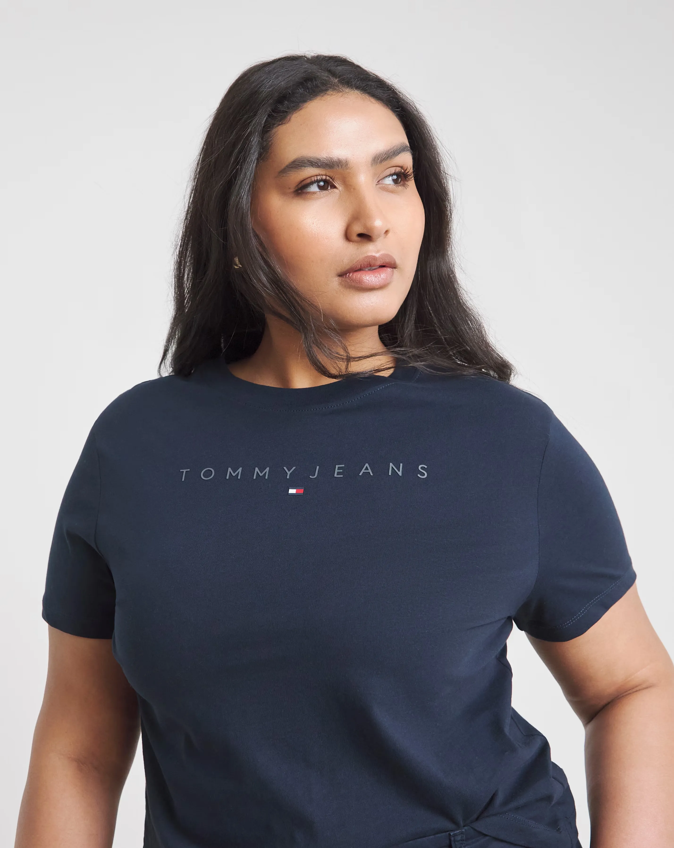 Tommy Jeans Slim Essential Logo Tee