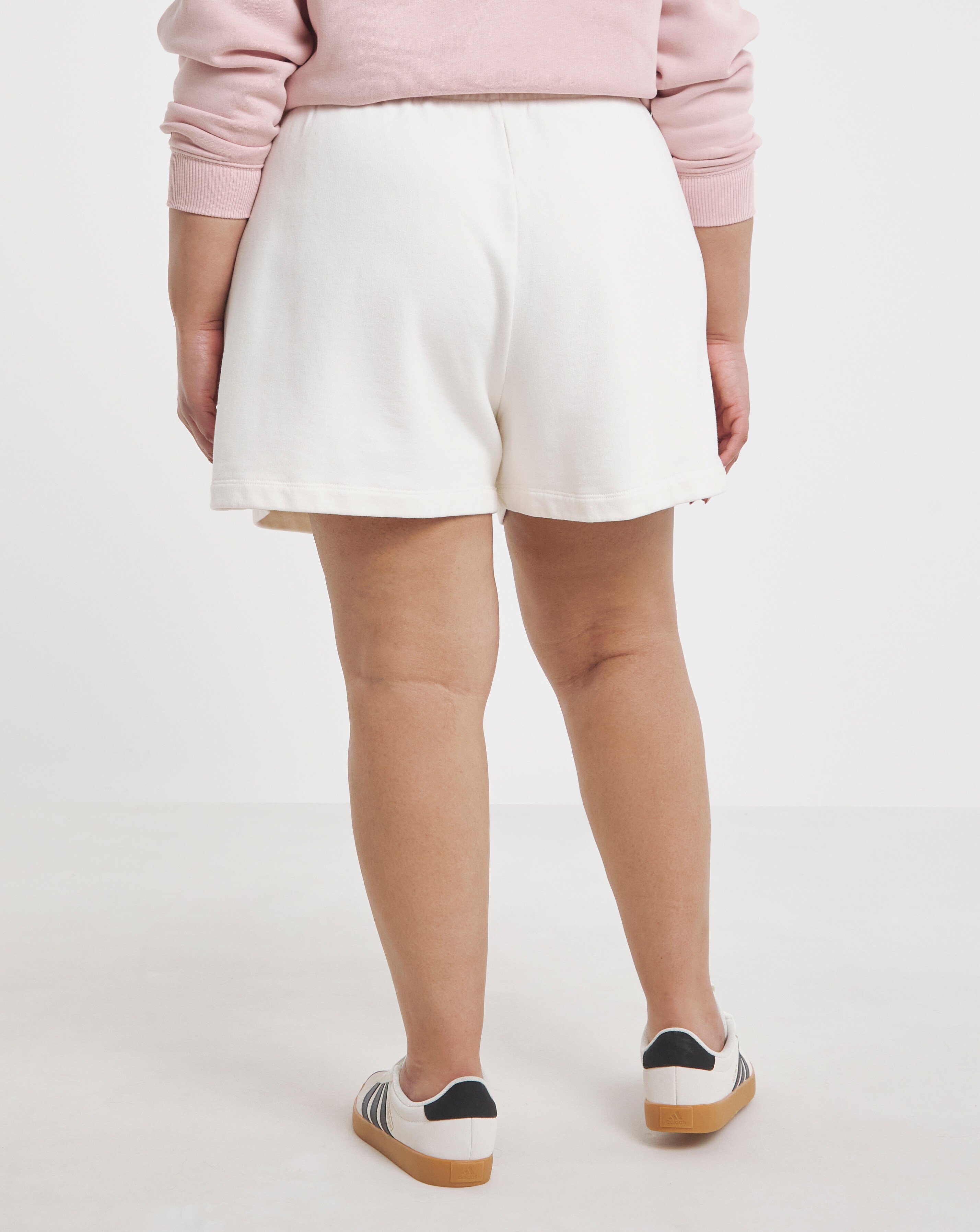 103201-tommy-jeans-script-short-1.jpg