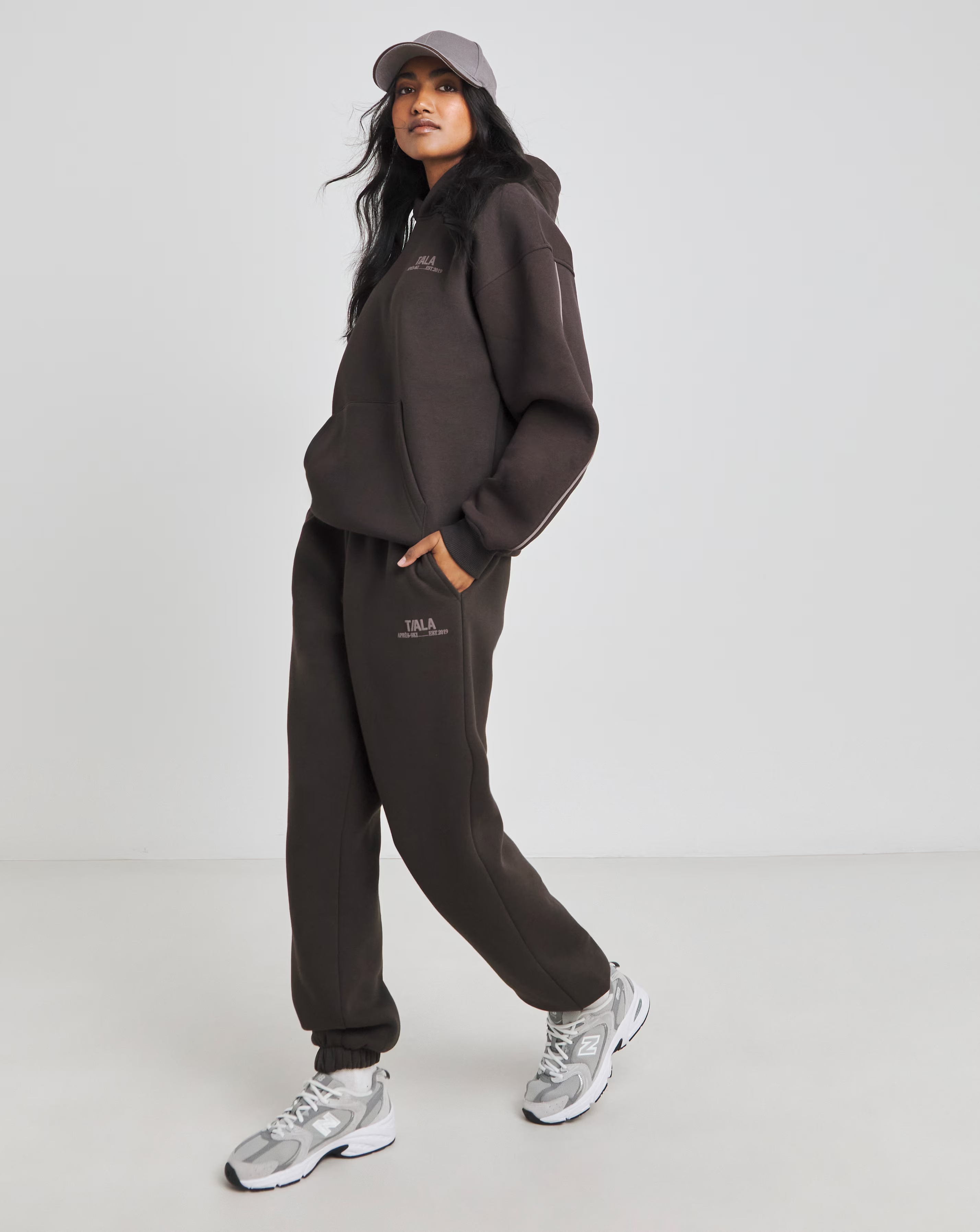 103327-tala-winter-sports-oversized-hoodie-1.webp