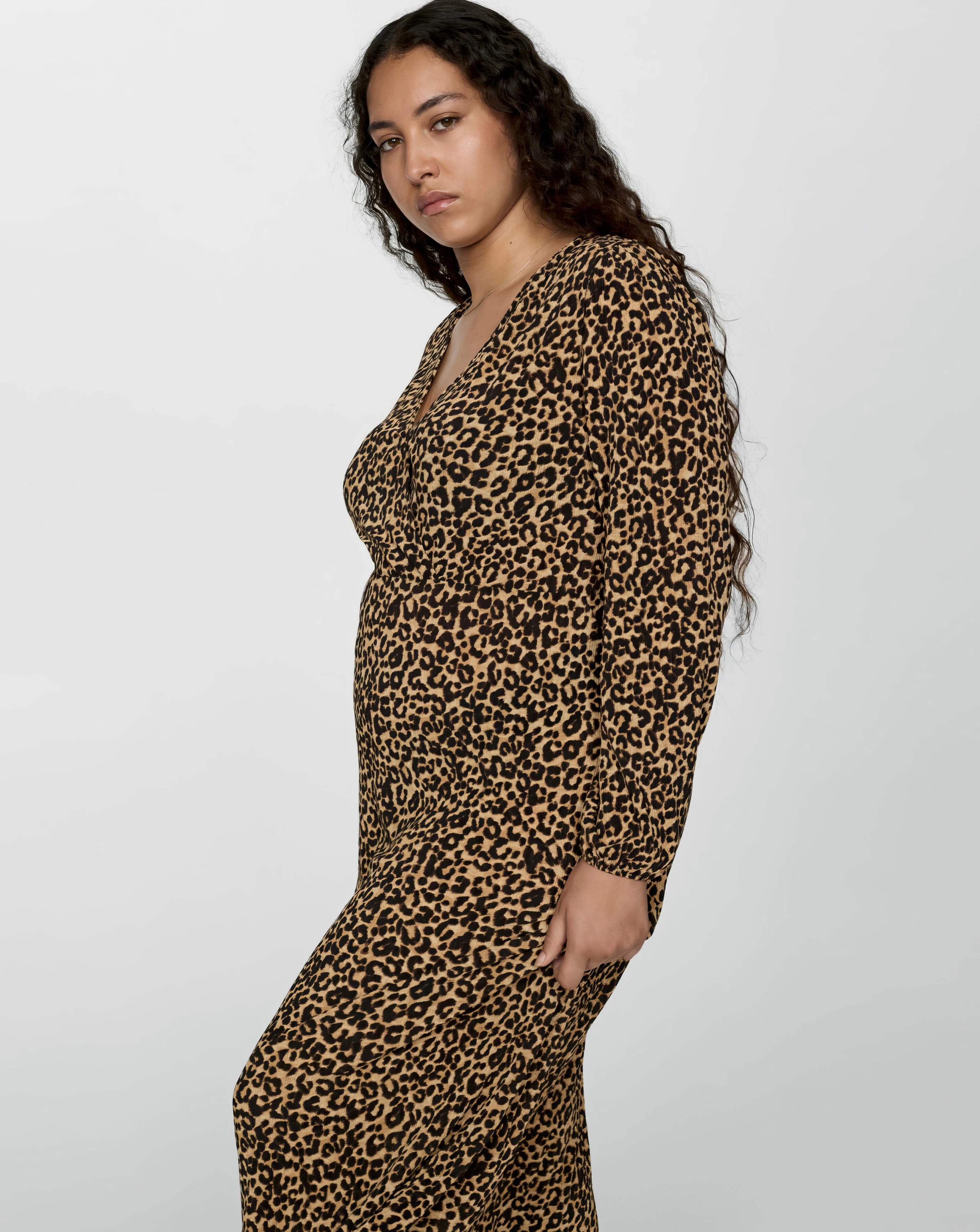 103950-mango-lin-leopard-midi-dress-1.webp