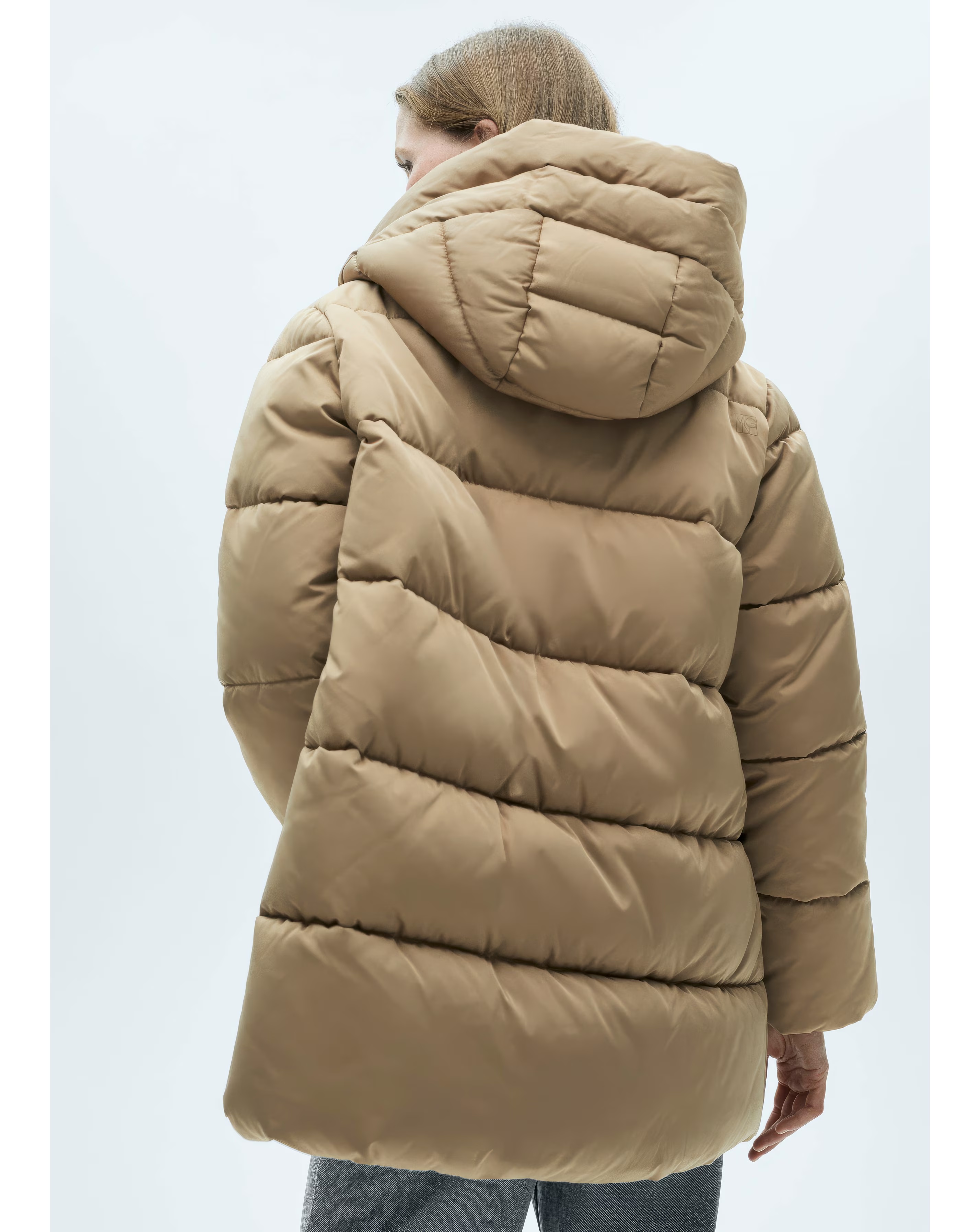 104293-mango-puffer-coat-tokyo-1.webp