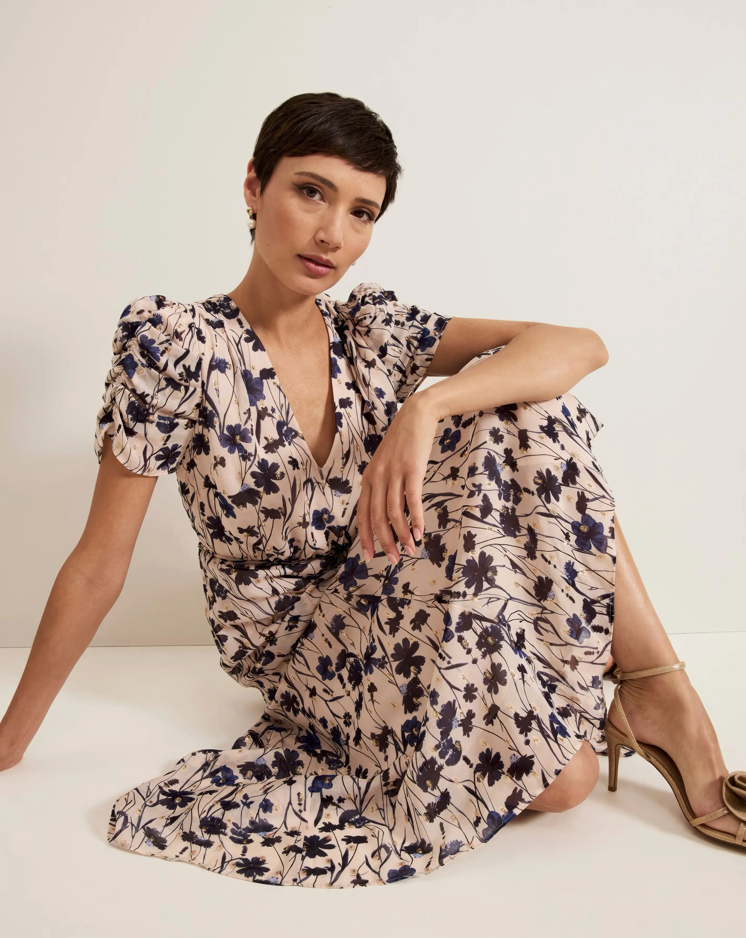104353-phase-eight-verity-filcoupe-floral-dress-1.webp