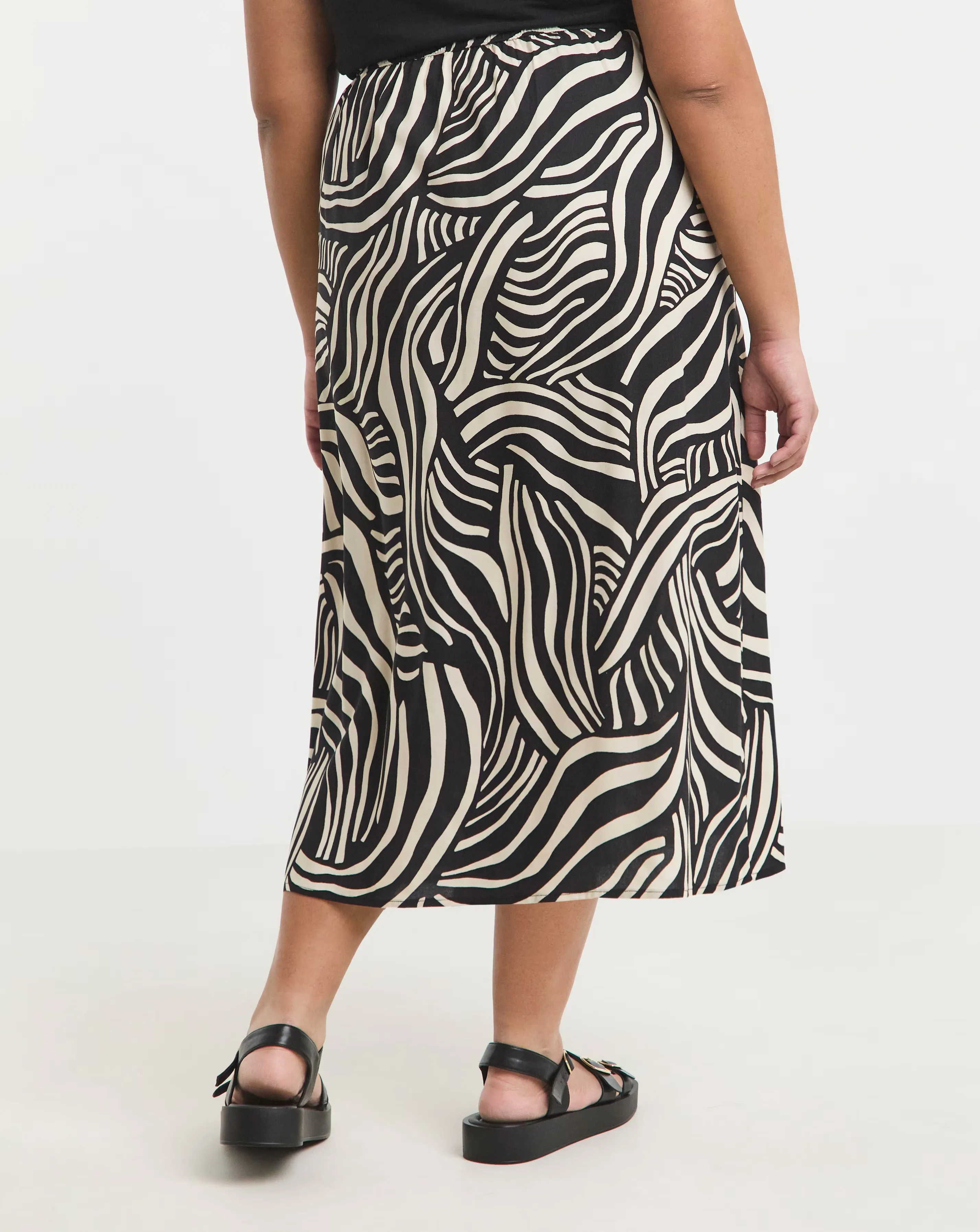 104733-simply-be-mono-print-spun-viscose-side-split-midi-skirt-1.webp