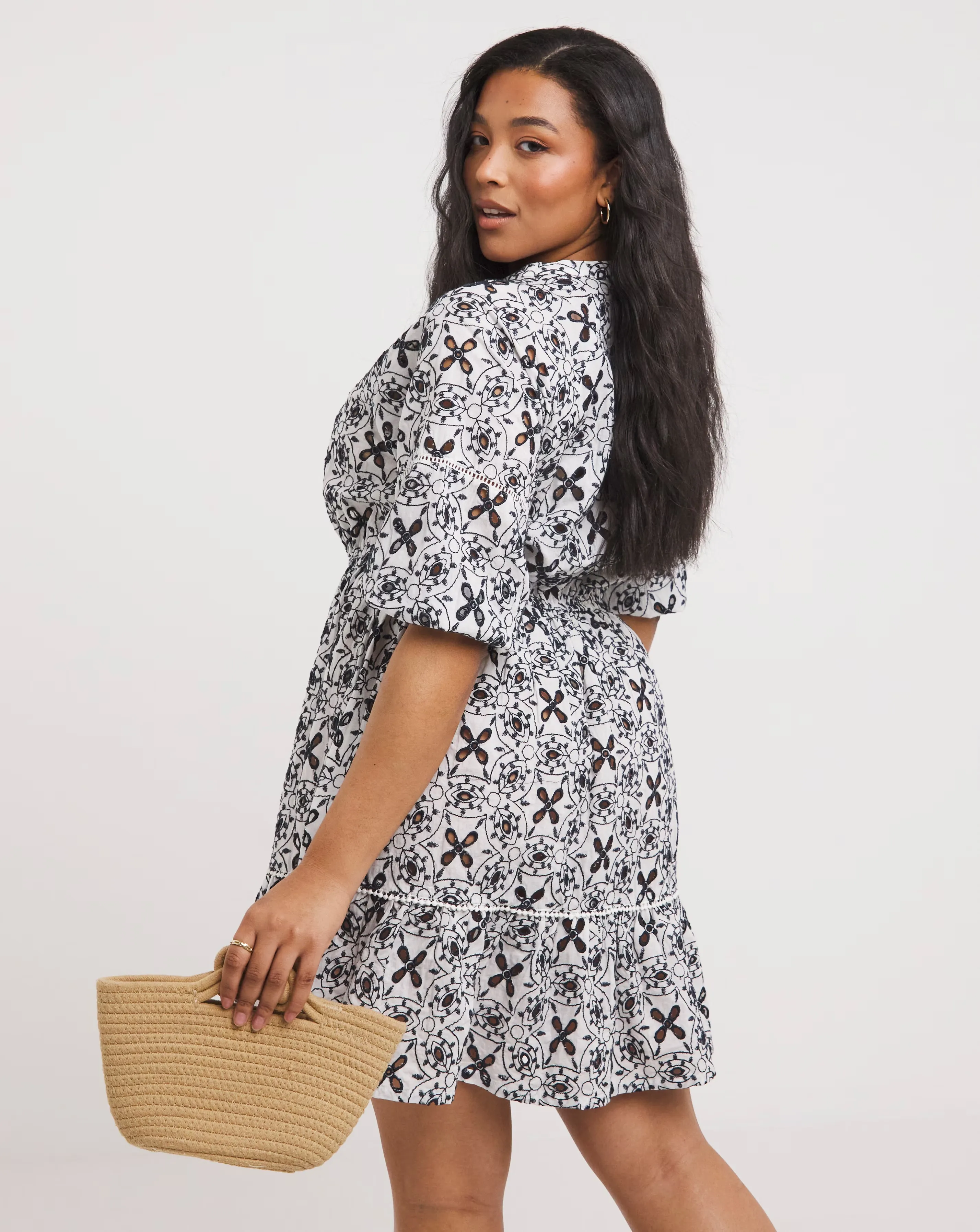 106309-joanna-hope-beach-dress-1.webp