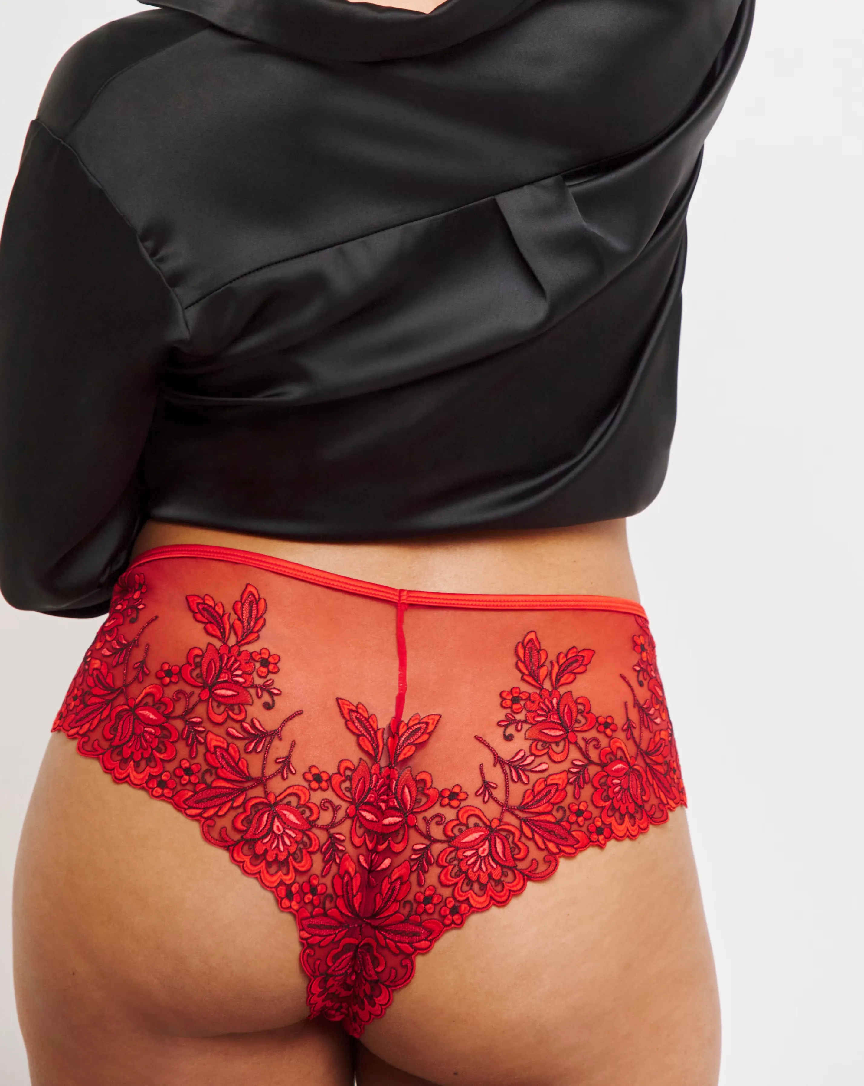 109048-contemporary-embroidery-midi-brief-1.webp
