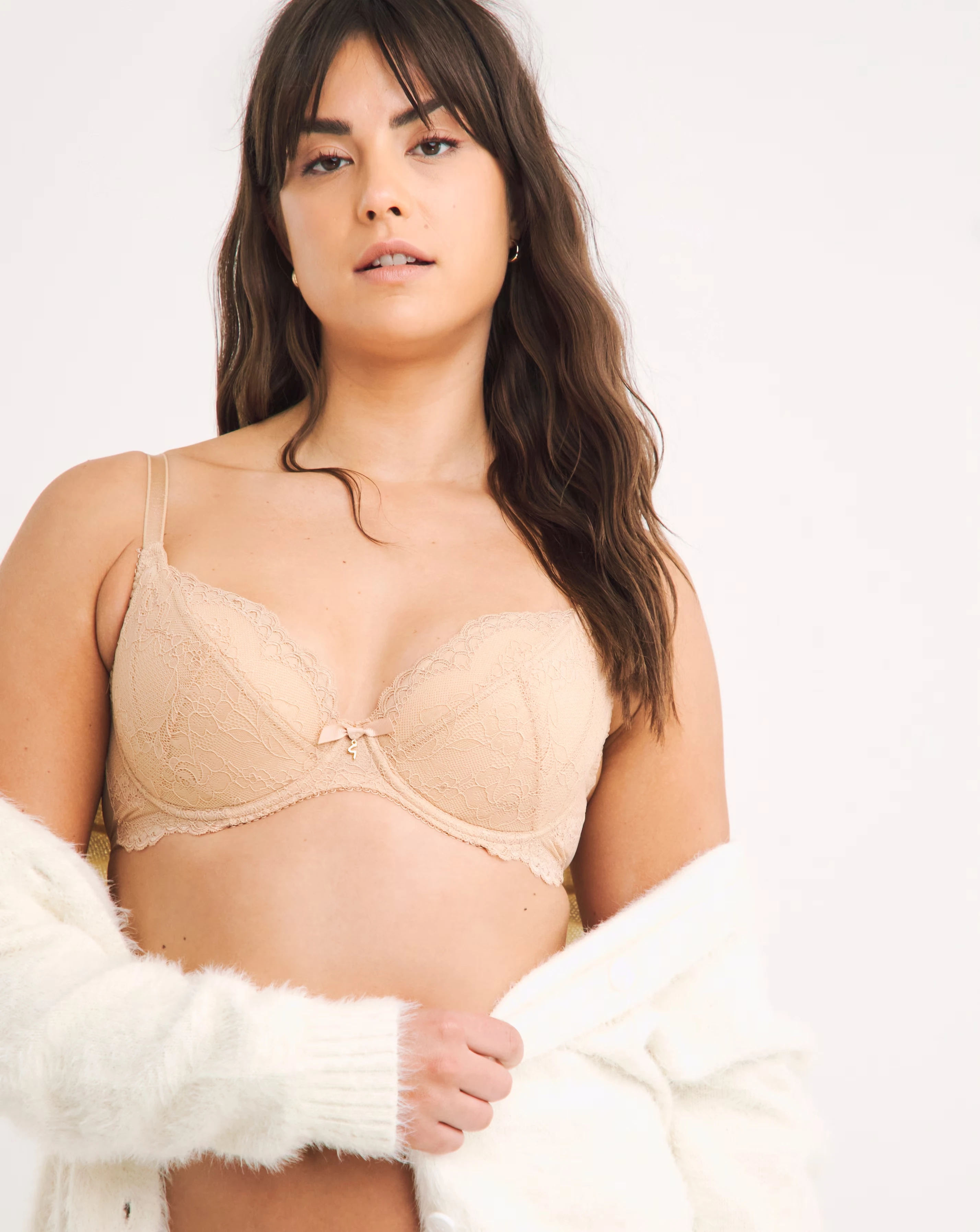 110113-gossard-superboost-lace-padded-plunge-bra-nude-1.webp