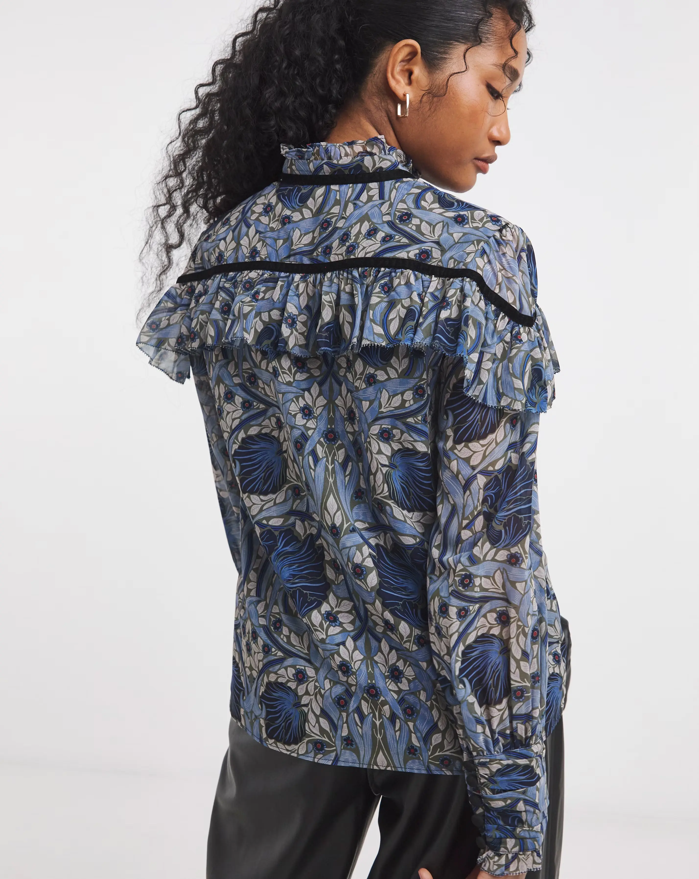 111244-hope-amp-ivy-mylene-william-morris-society-blouse-1.webp