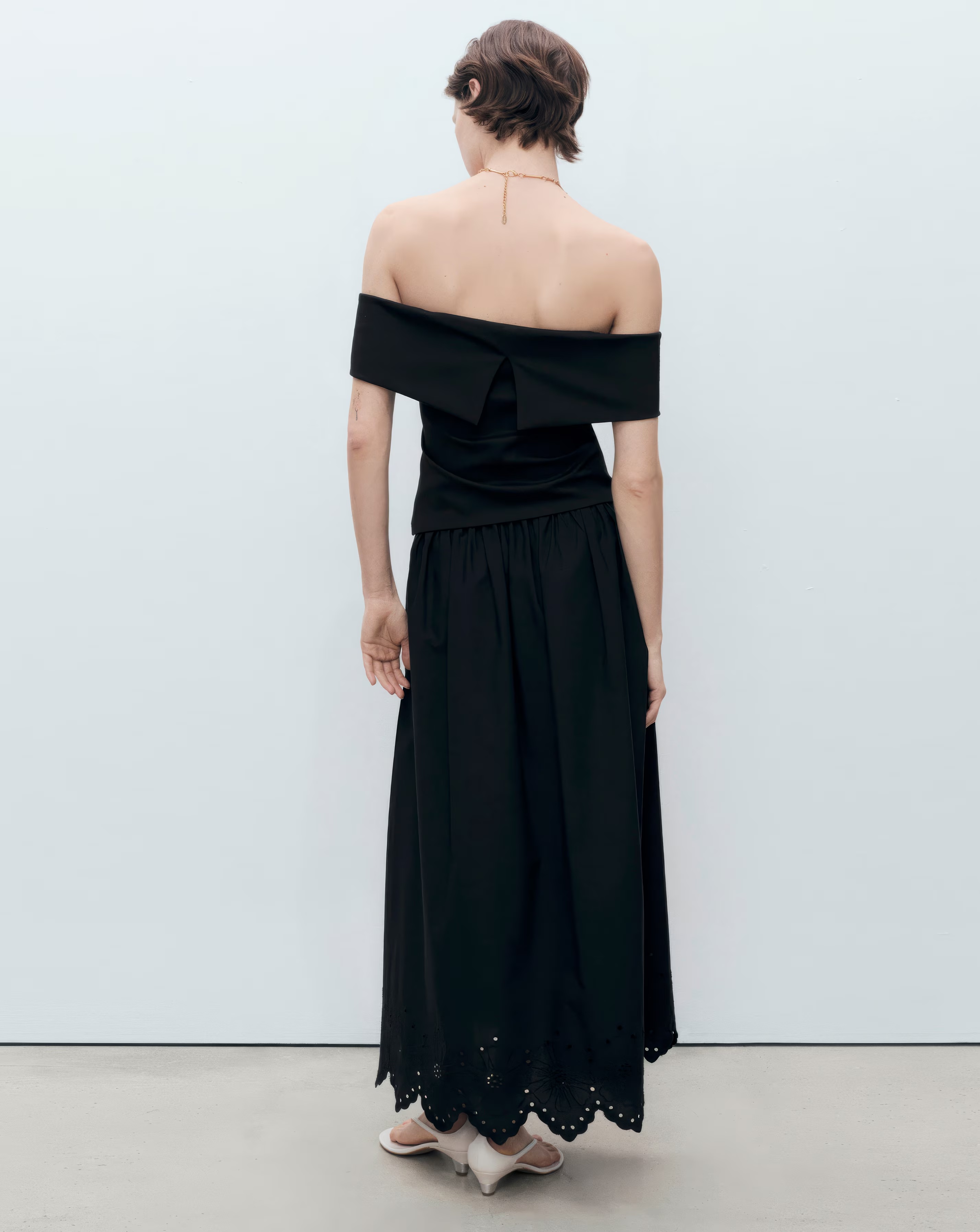 111584-mango-skirt-claus-1.jpg