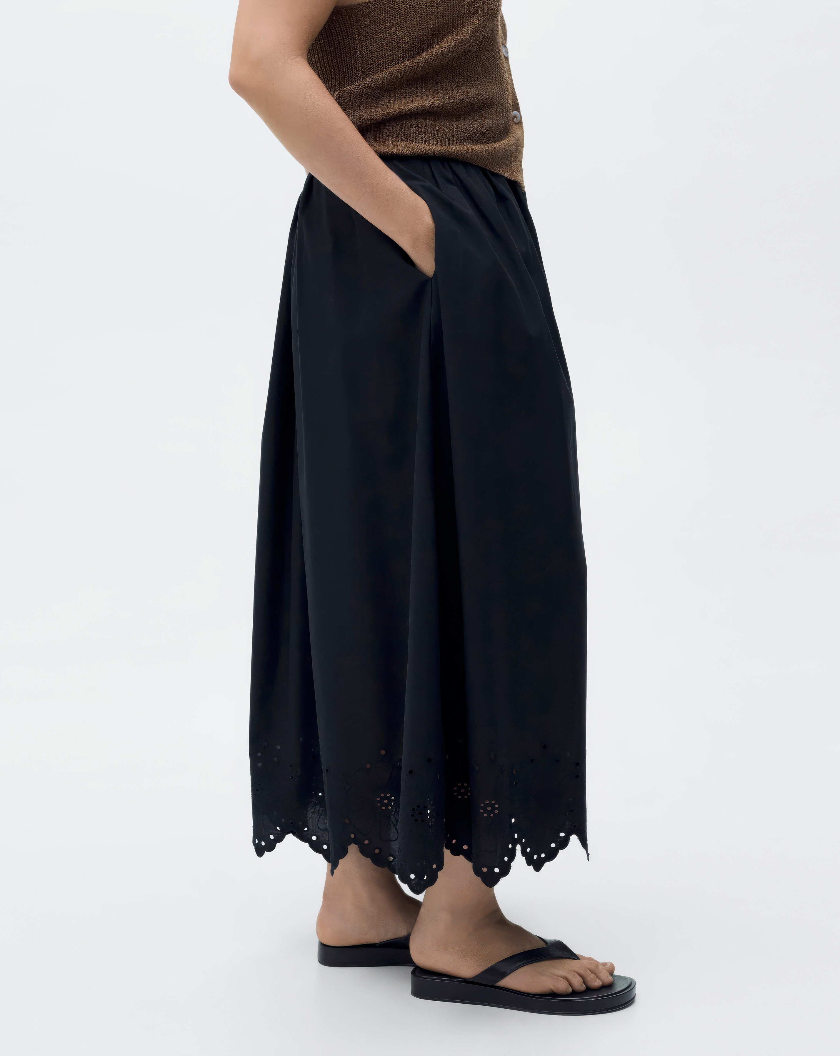 111584-mango-skirt-claus-1.jpg