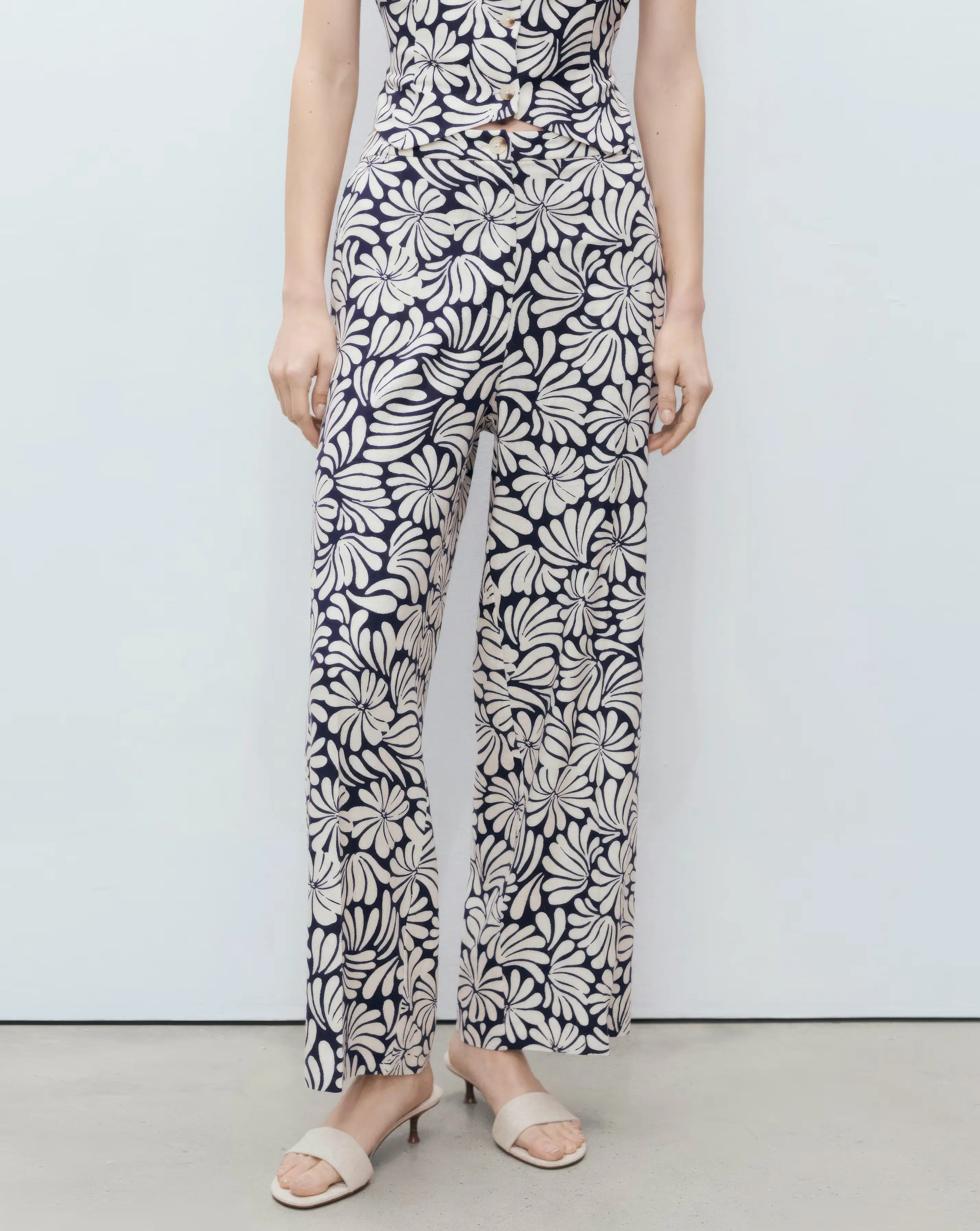 111604-mango-trousers-coco-1.jpg