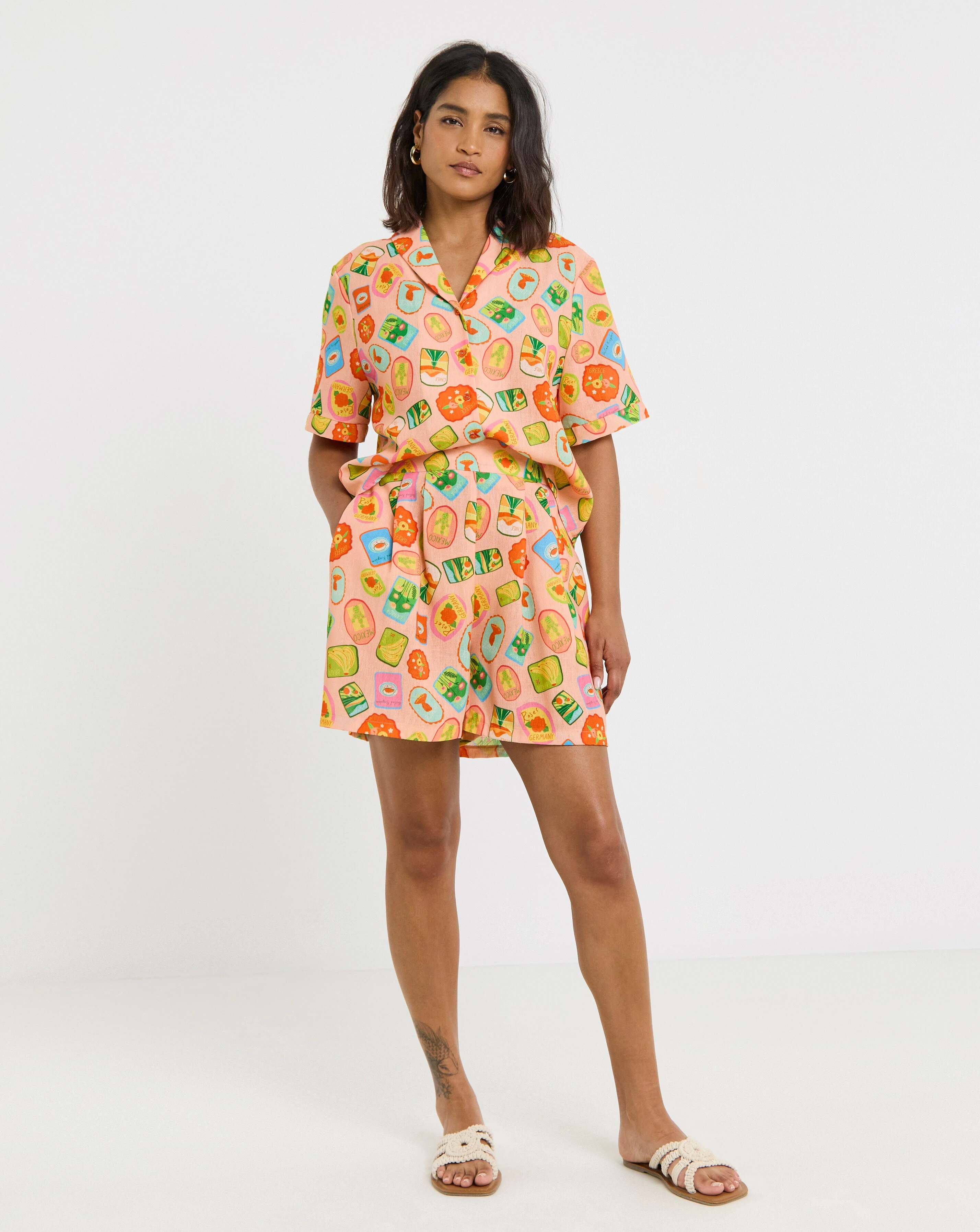 111737-twisted-wunder-linen-postcard-shorts-1.jpg