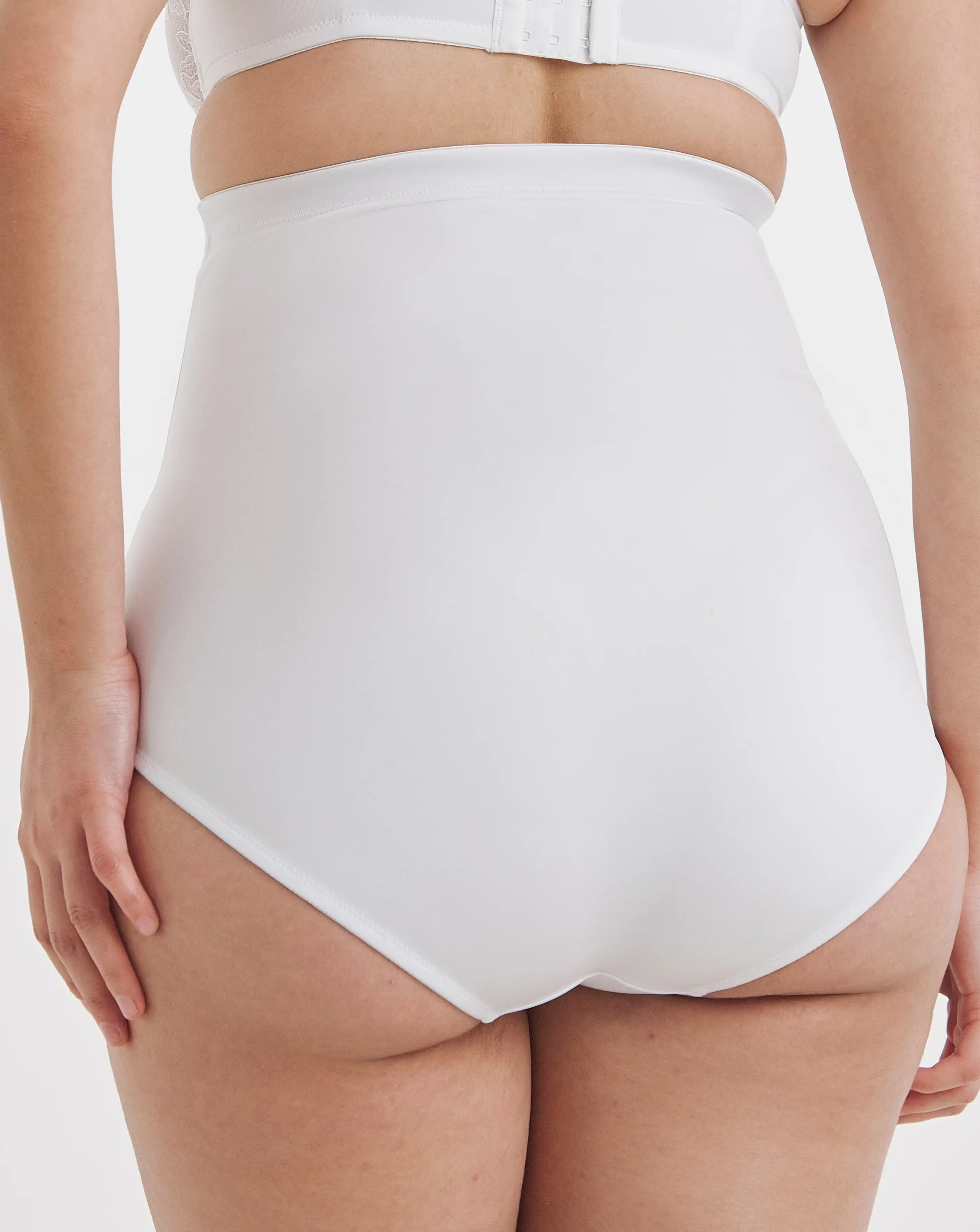 114526-magisculpt-firm-control-new-ella-waist-nipper-brief-white-1.webp