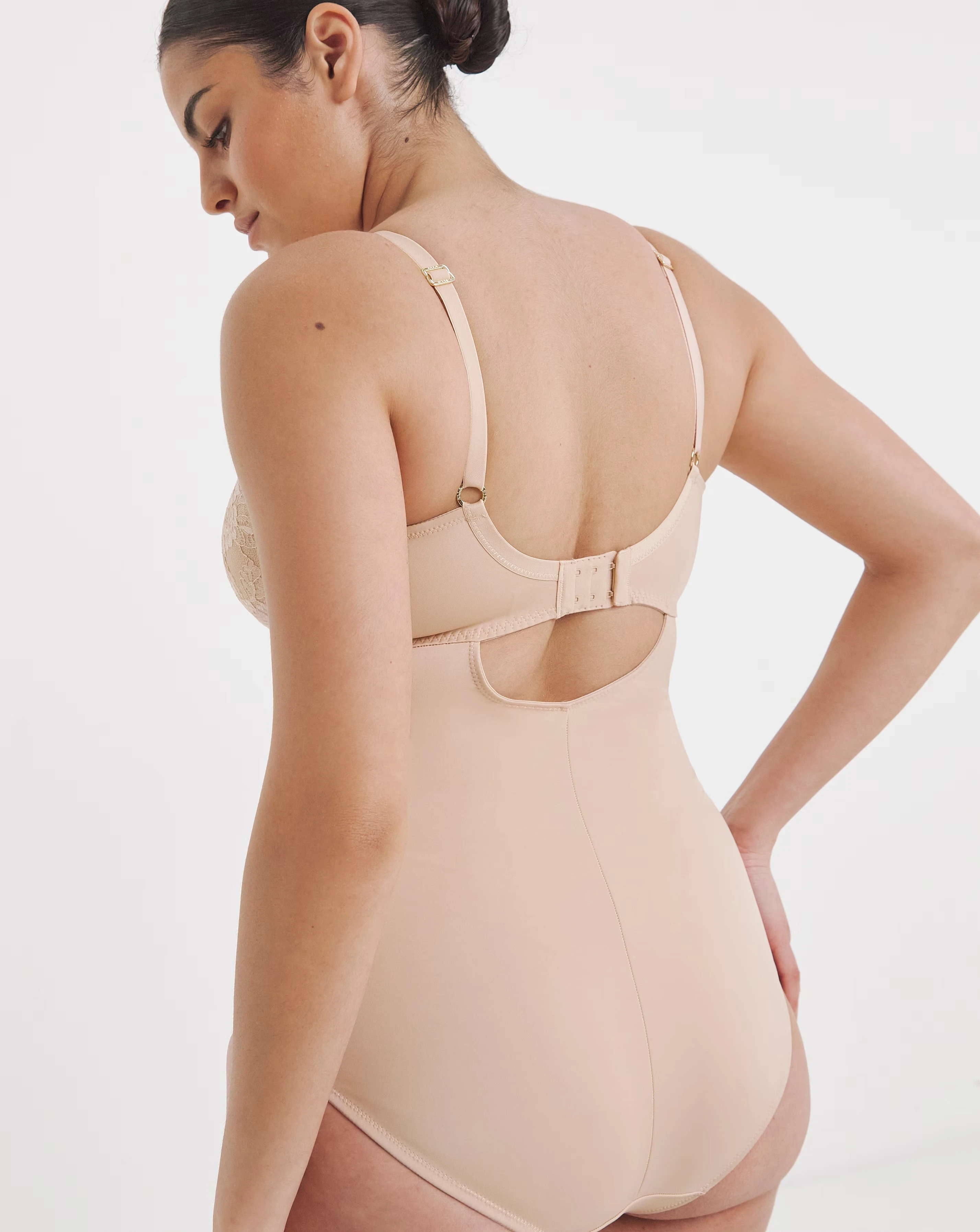 114587-magisculpt-firm-control-new-ella-body-shaper-blush-1.webp