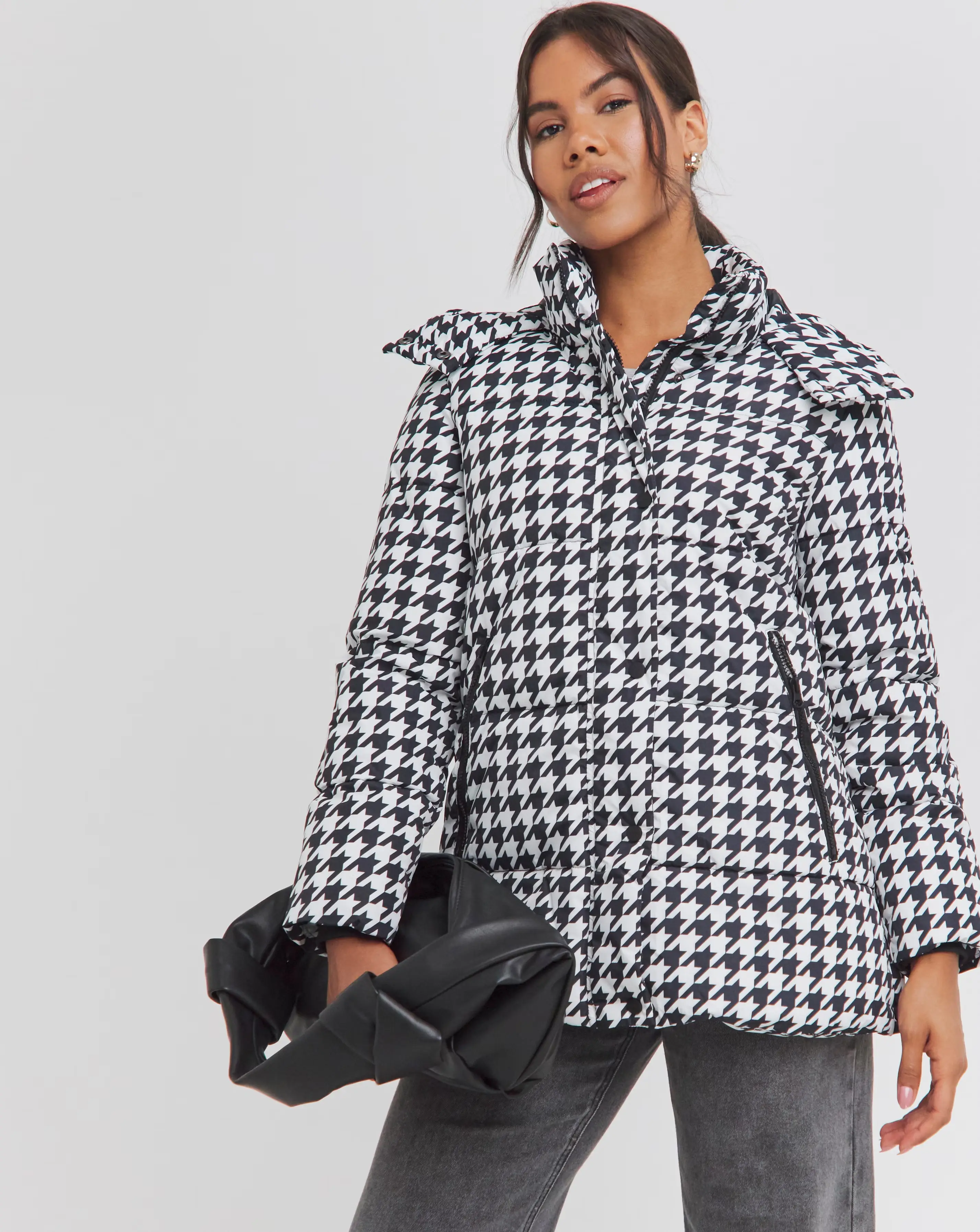 116569-houndstooth-mid-duvet-puffer-coat-1.webp