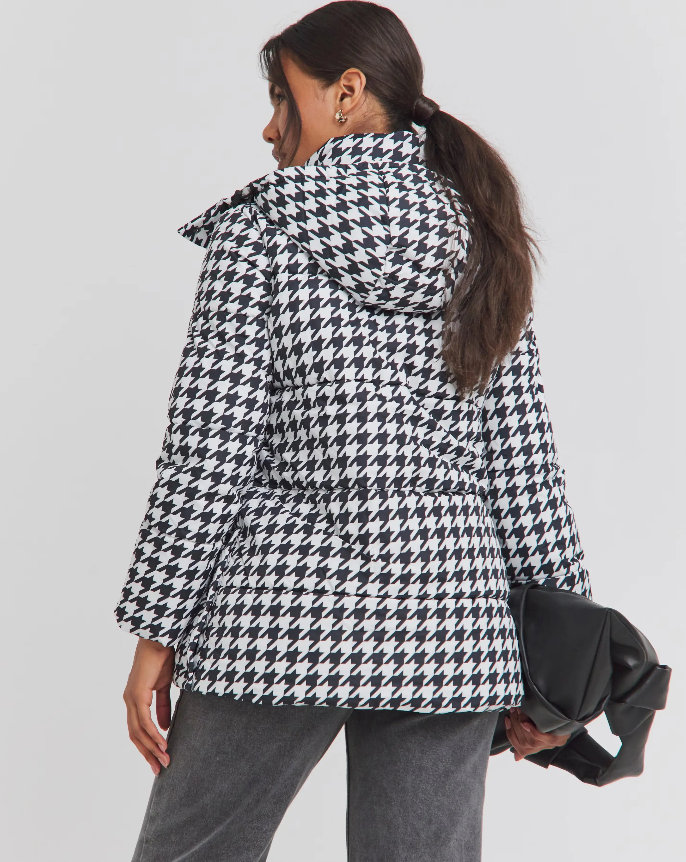 116569-houndstooth-mid-duvet-puffer-coat-1.webp