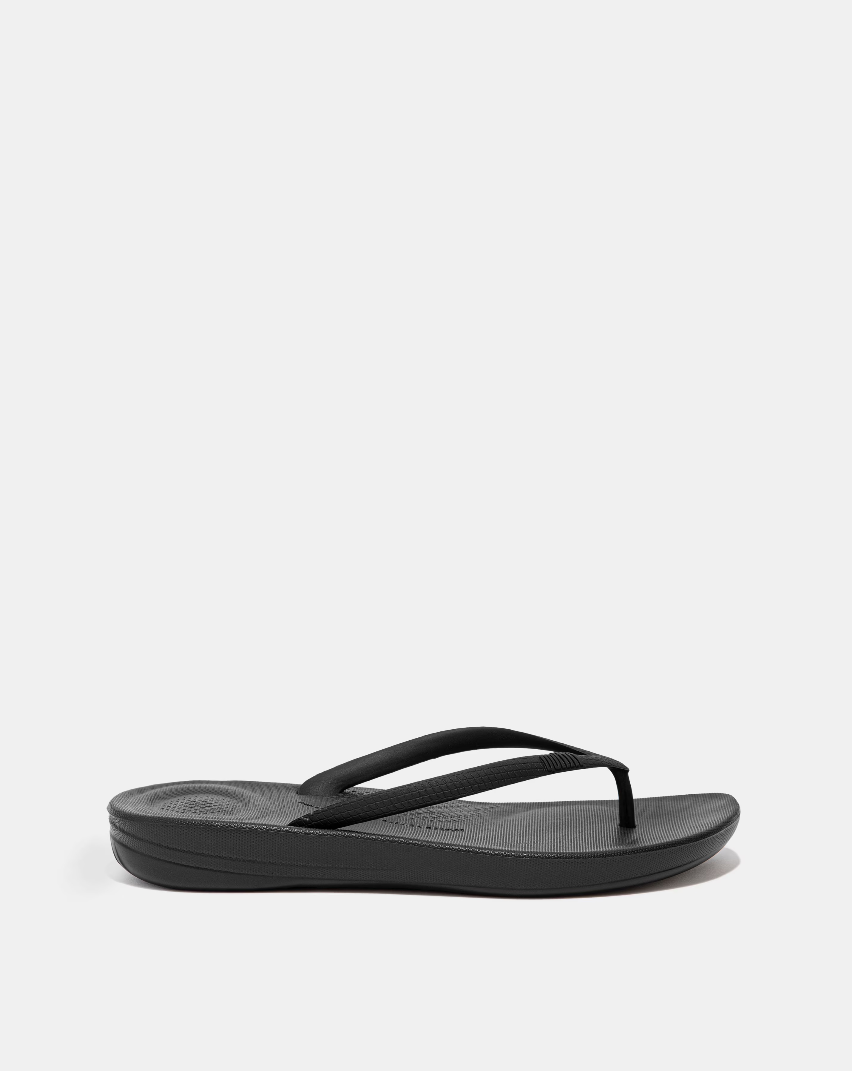 Fitflop Black Iqushion Ergonomic Toe Post Flip Flops -Standard Fit (D) 1 116693-fitflop-black-iqushion-ergonomic-toe-post-flip-flops-standard-fit-d–1.jpg