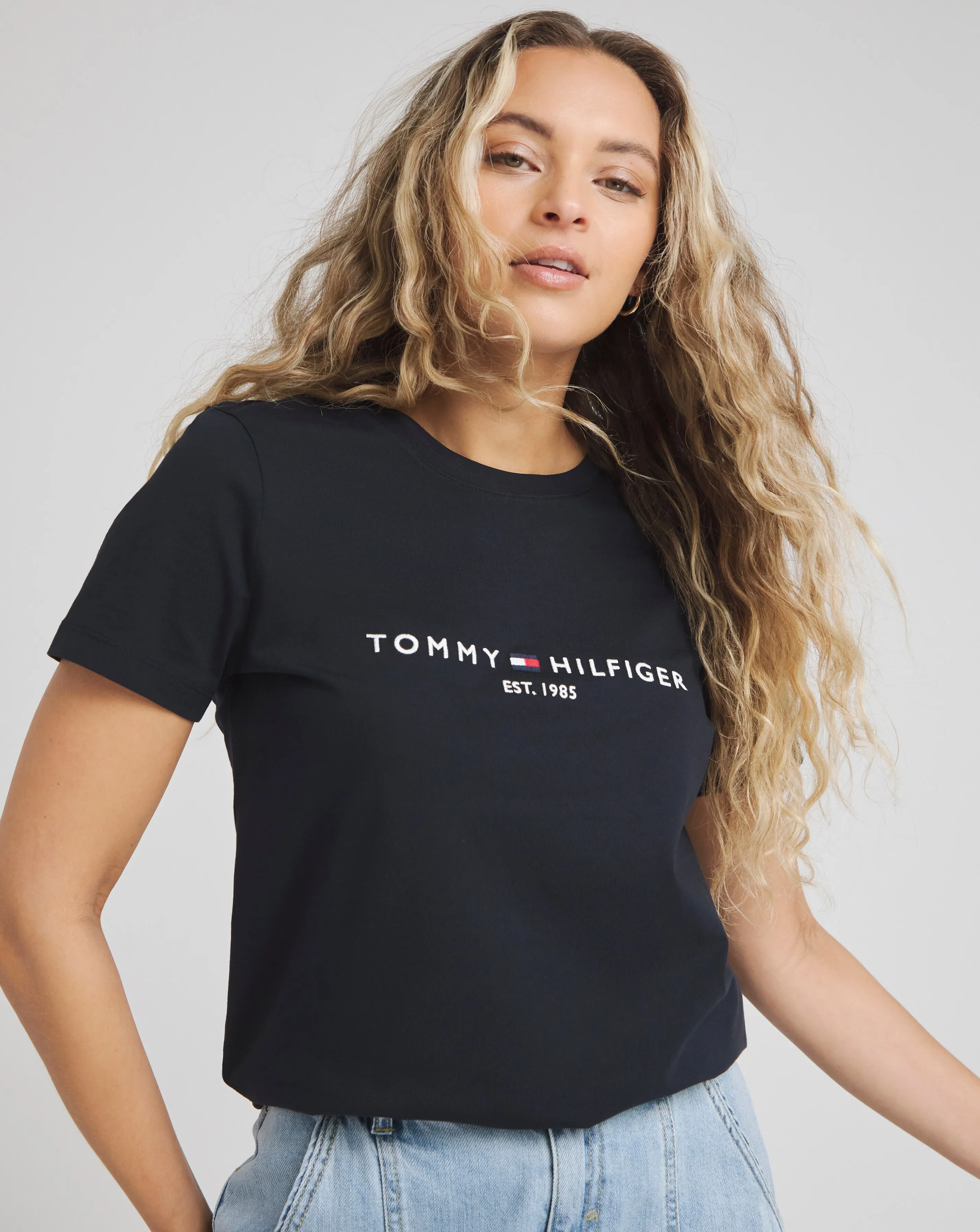 119009-tommy-hilfiger-crew-neck-t-shirt-1.webp