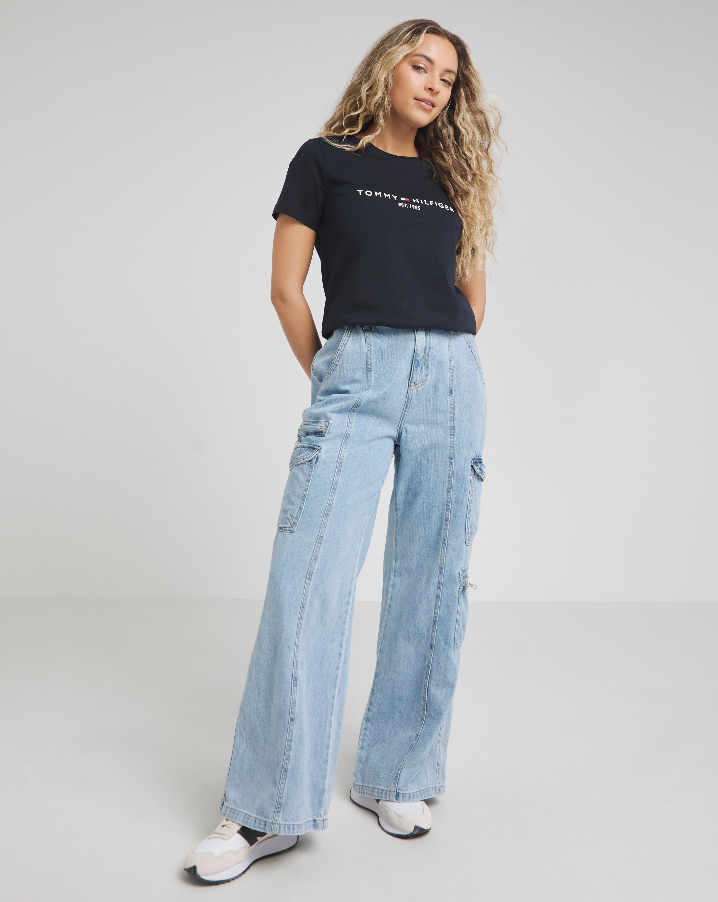 119009-tommy-hilfiger-crew-neck-t-shirt-1.webp