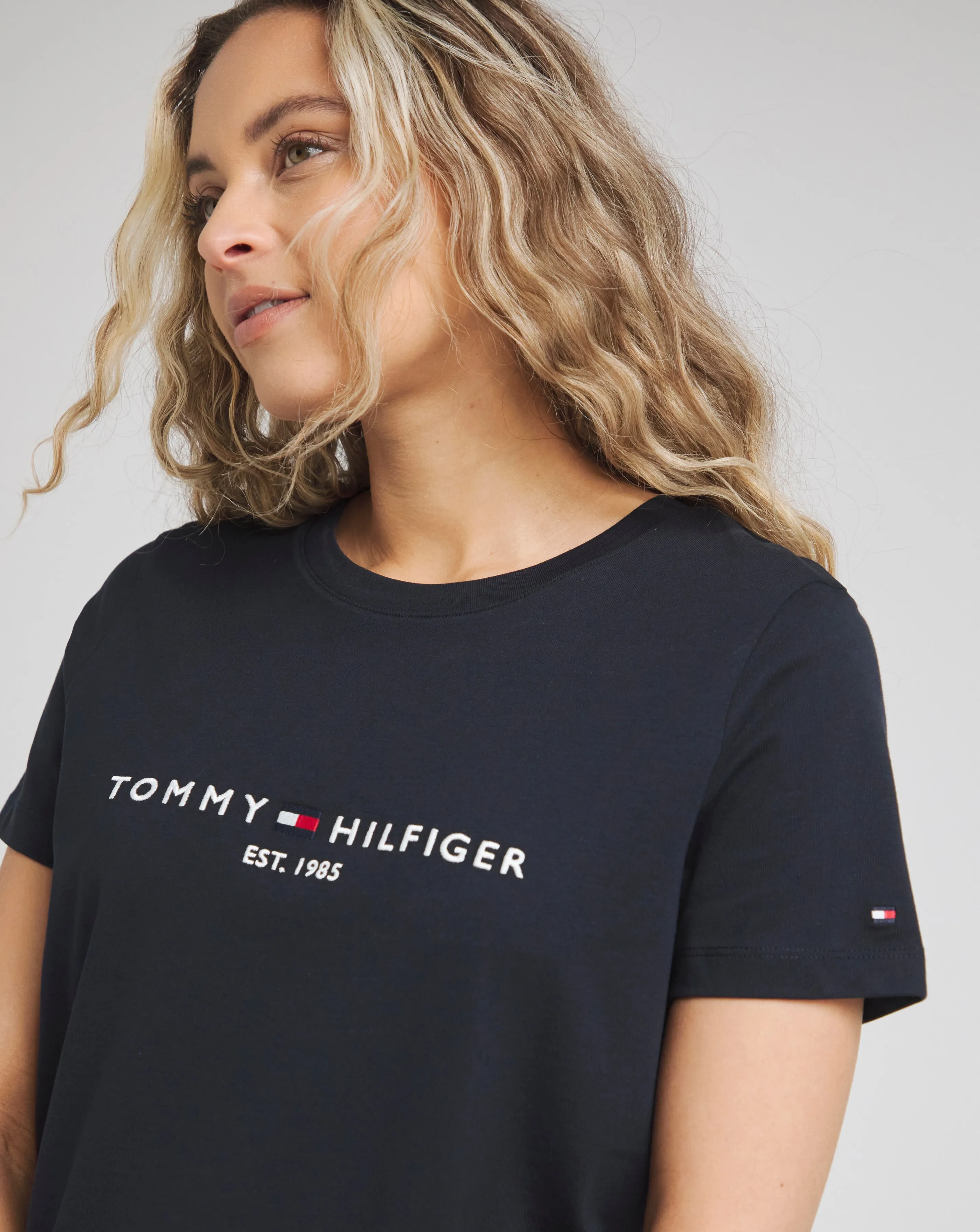 119009-tommy-hilfiger-crew-neck-t-shirt-1.webp
