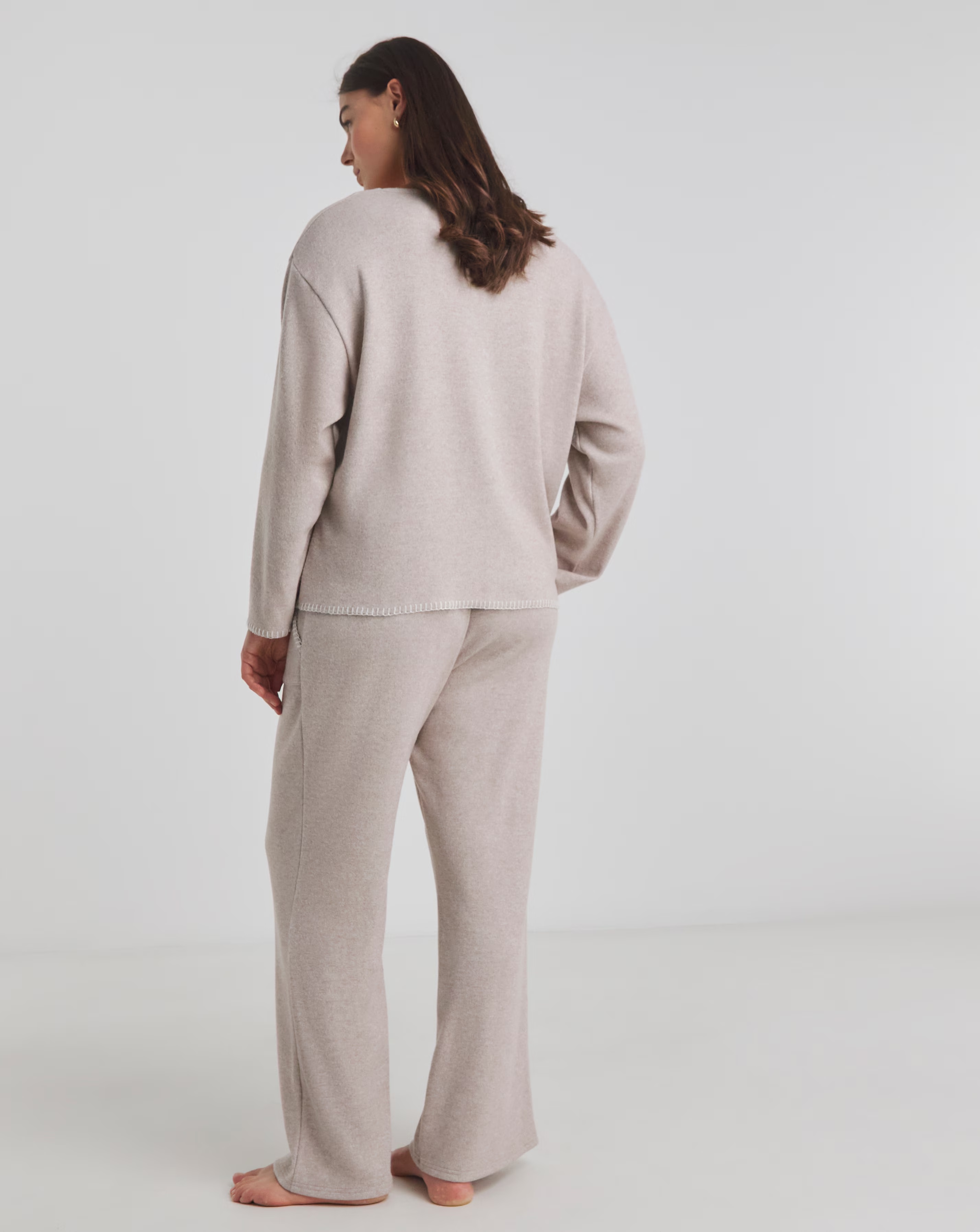 119851-figleaves-blanket-stitch-knitted-lounge-set-1.webp