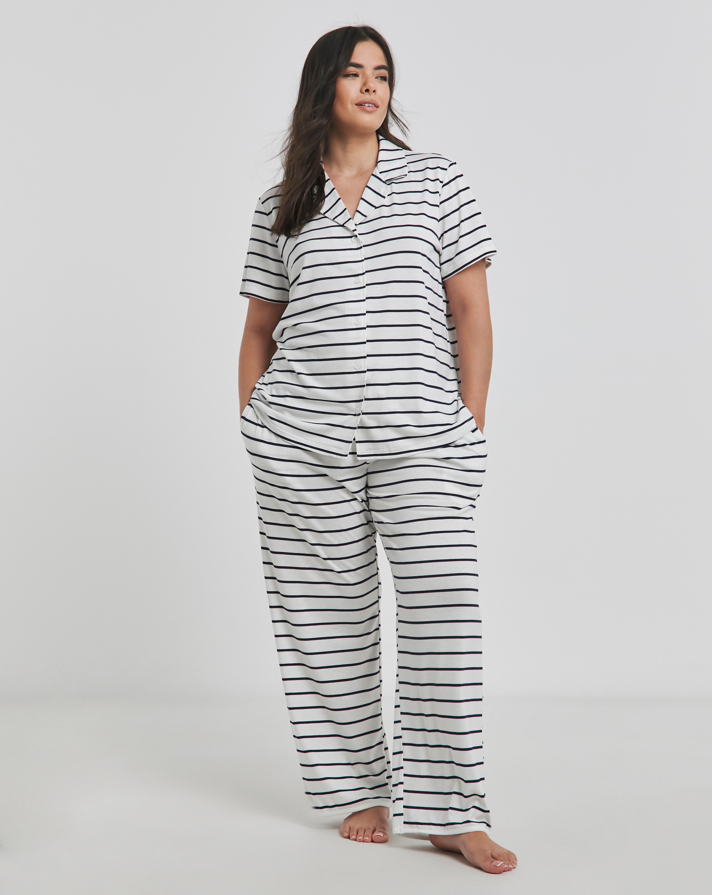 120124-pretty-secrets-pyjama-set-1.webp