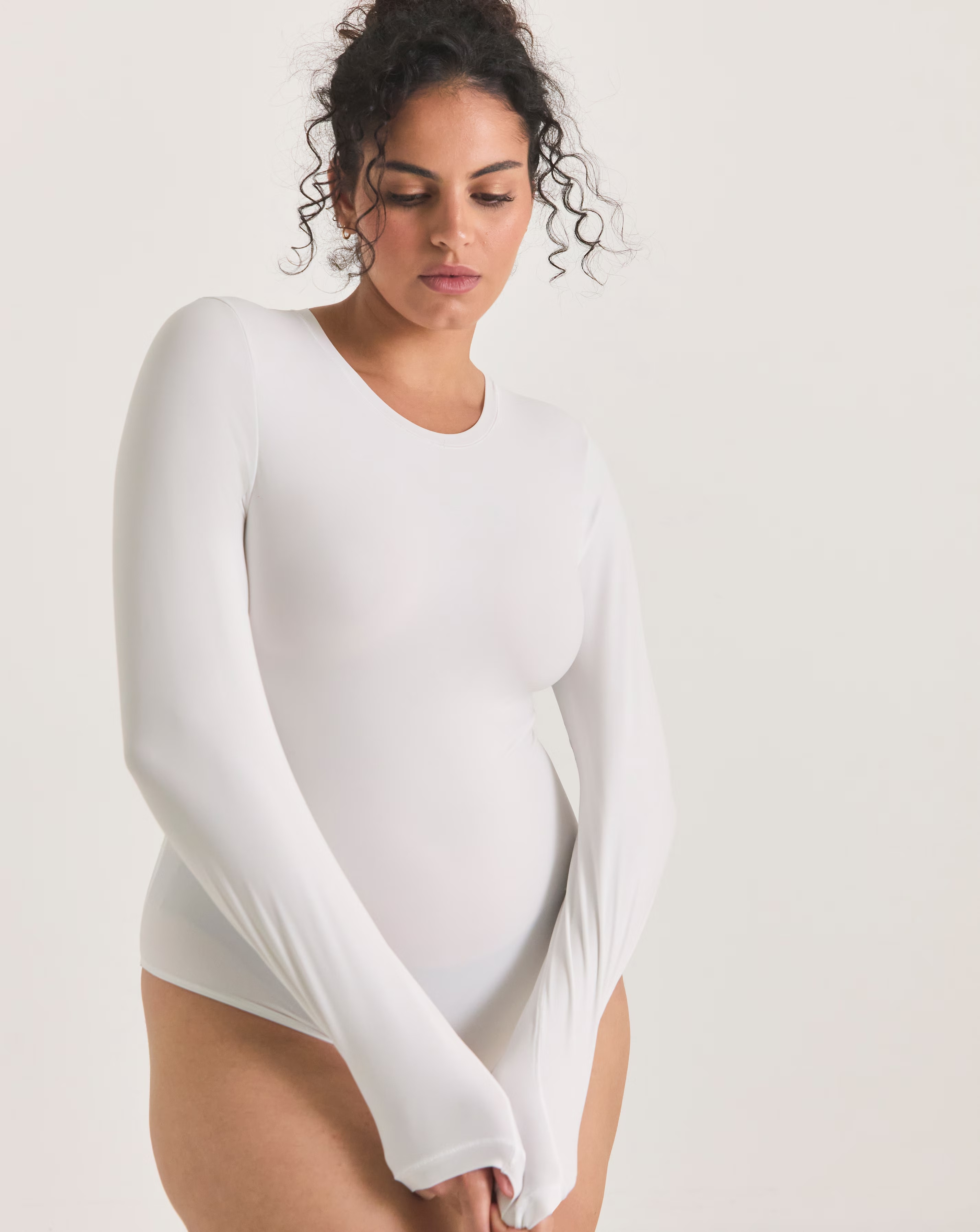 12065-magisculpt-2-pack-smoothing-long-sleeve-bodysuit-control-1-1.webp