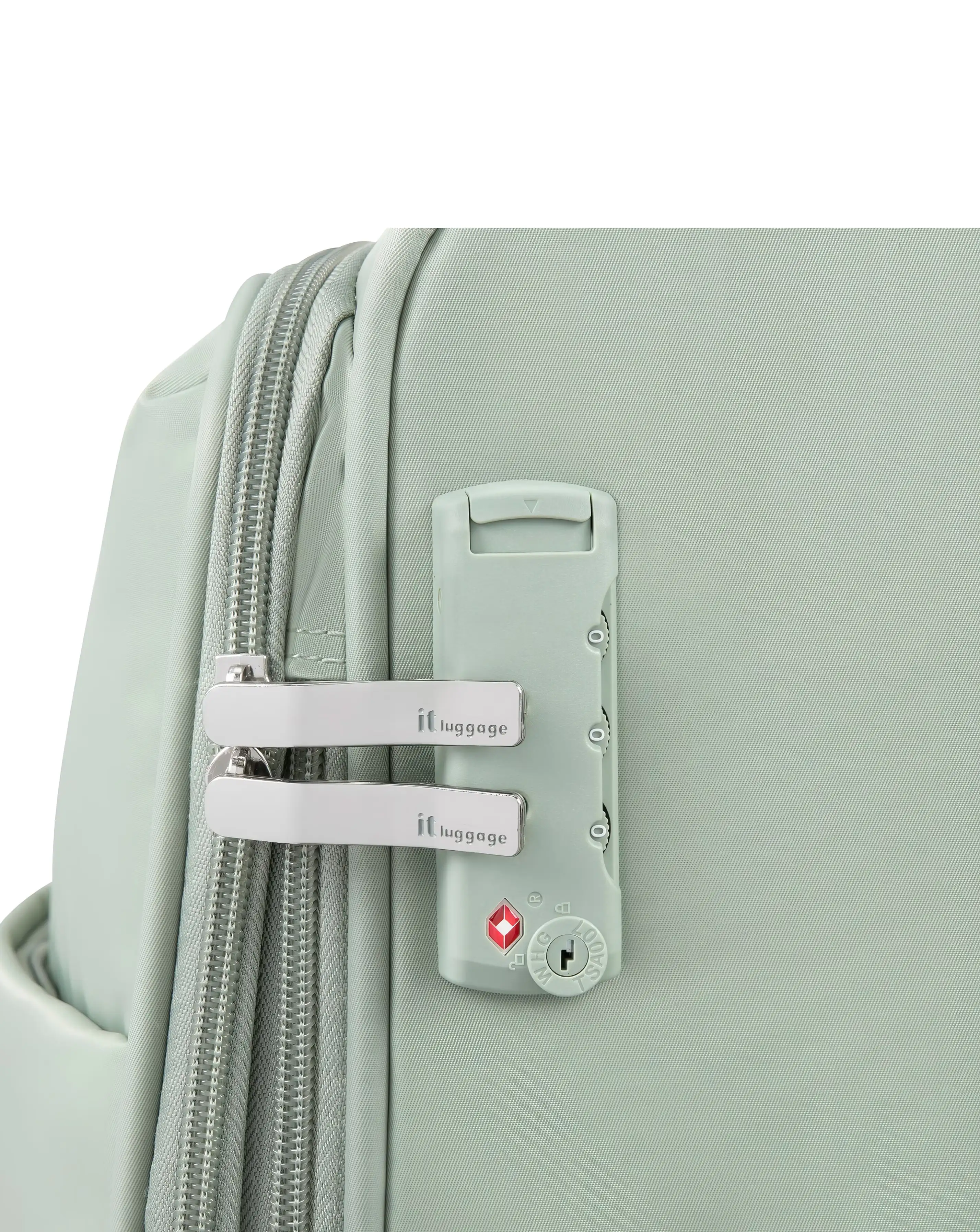 121380-it-luggage-lustrous-luxe-large-suitcase-1.jpg