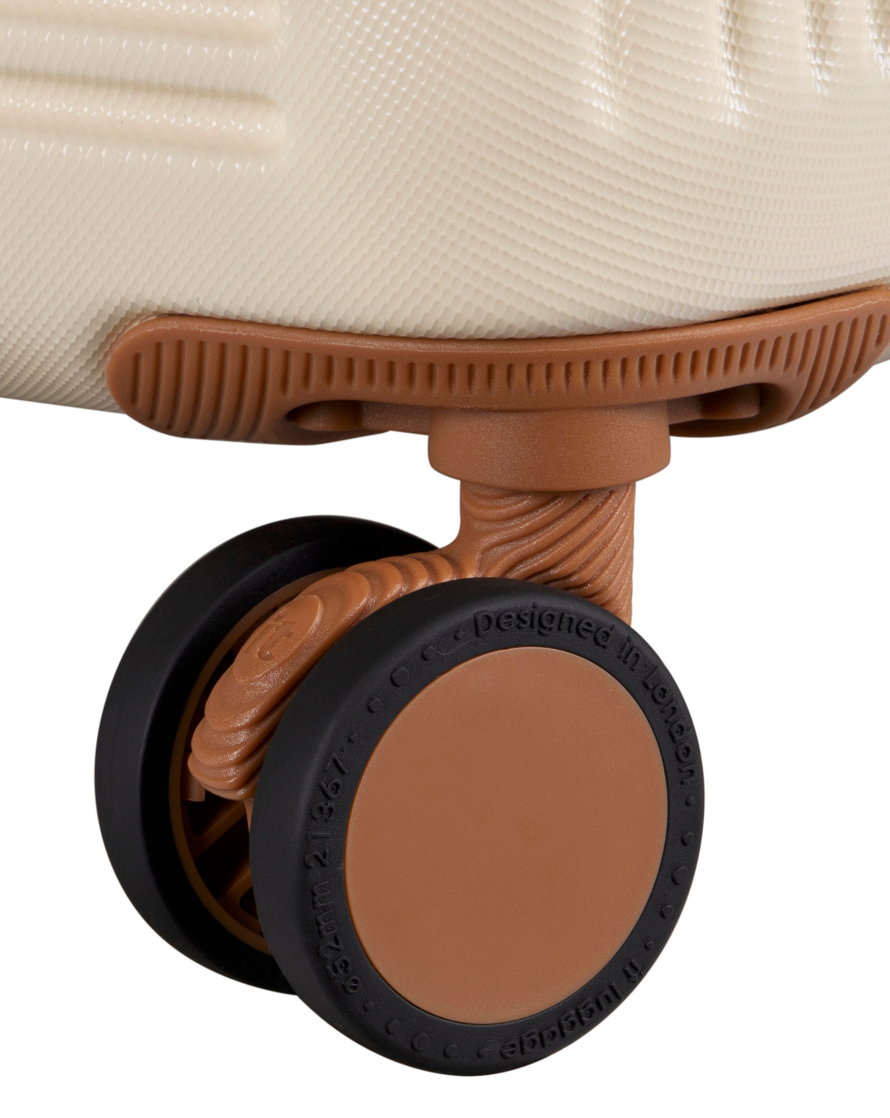 121387-it-luggage-clarify-medium-suitcase-1.jpg