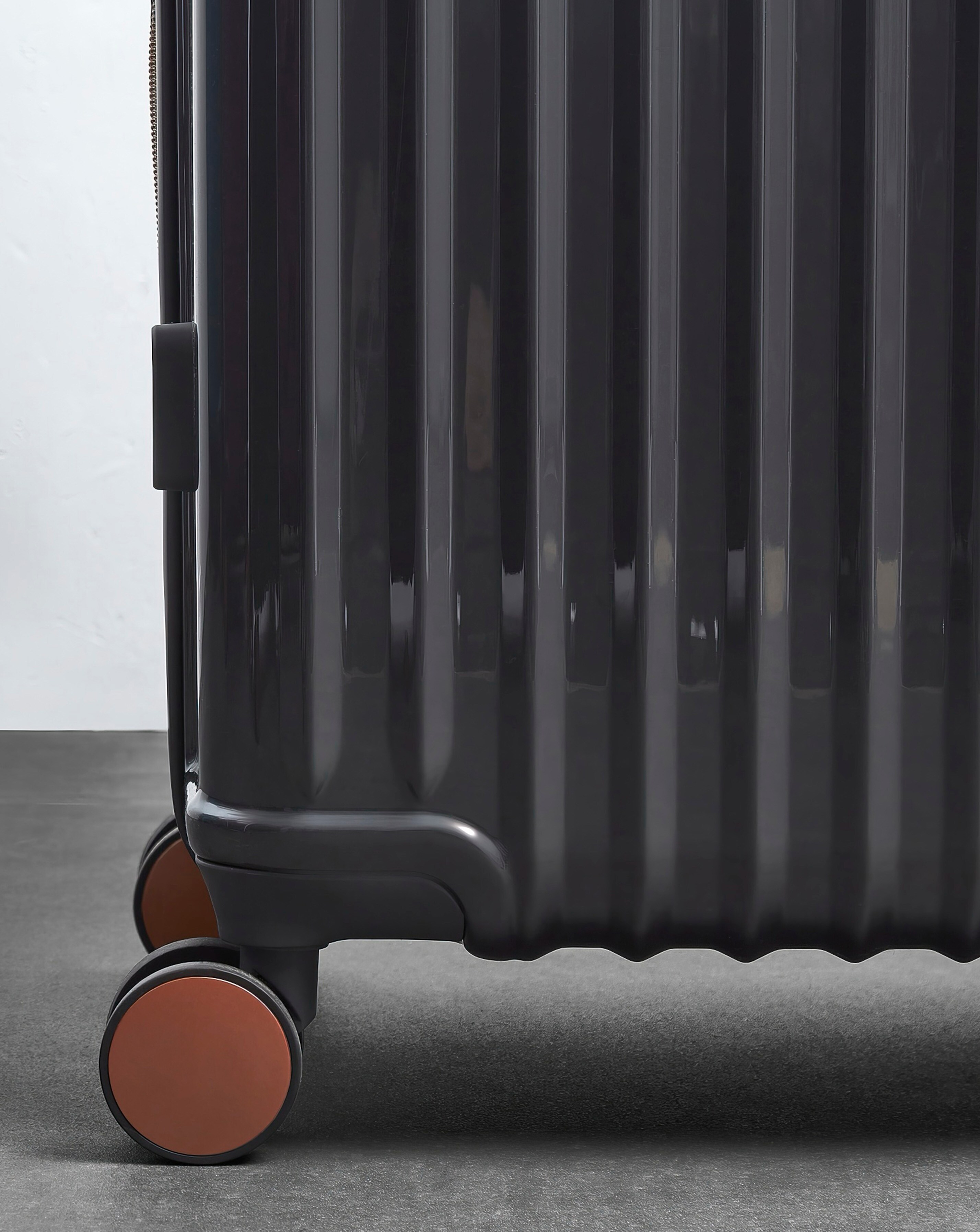 121447-rock-selene-cabin-suitcase-1.jpg