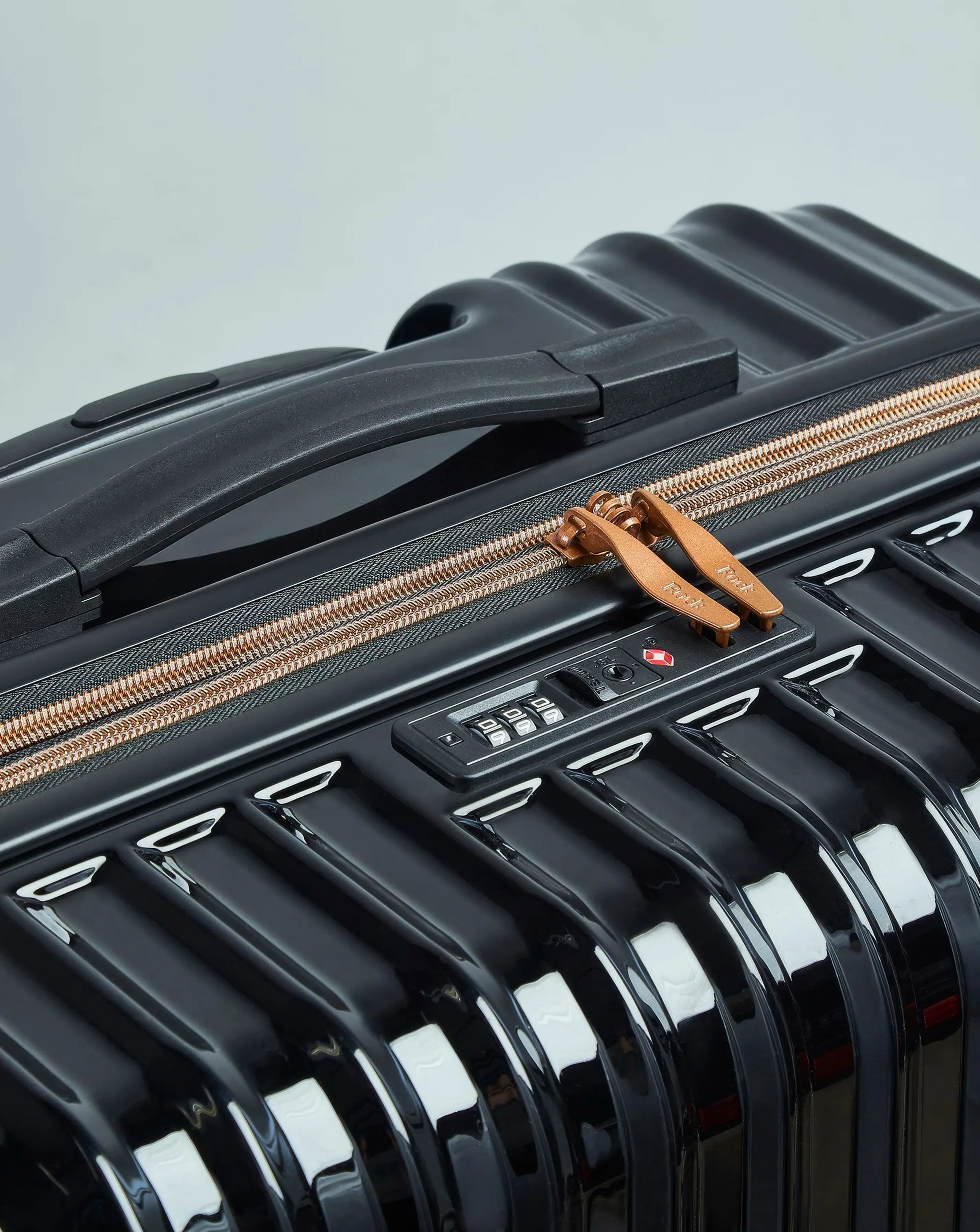121452-rock-selene-medium-suitcase-1.jpg
