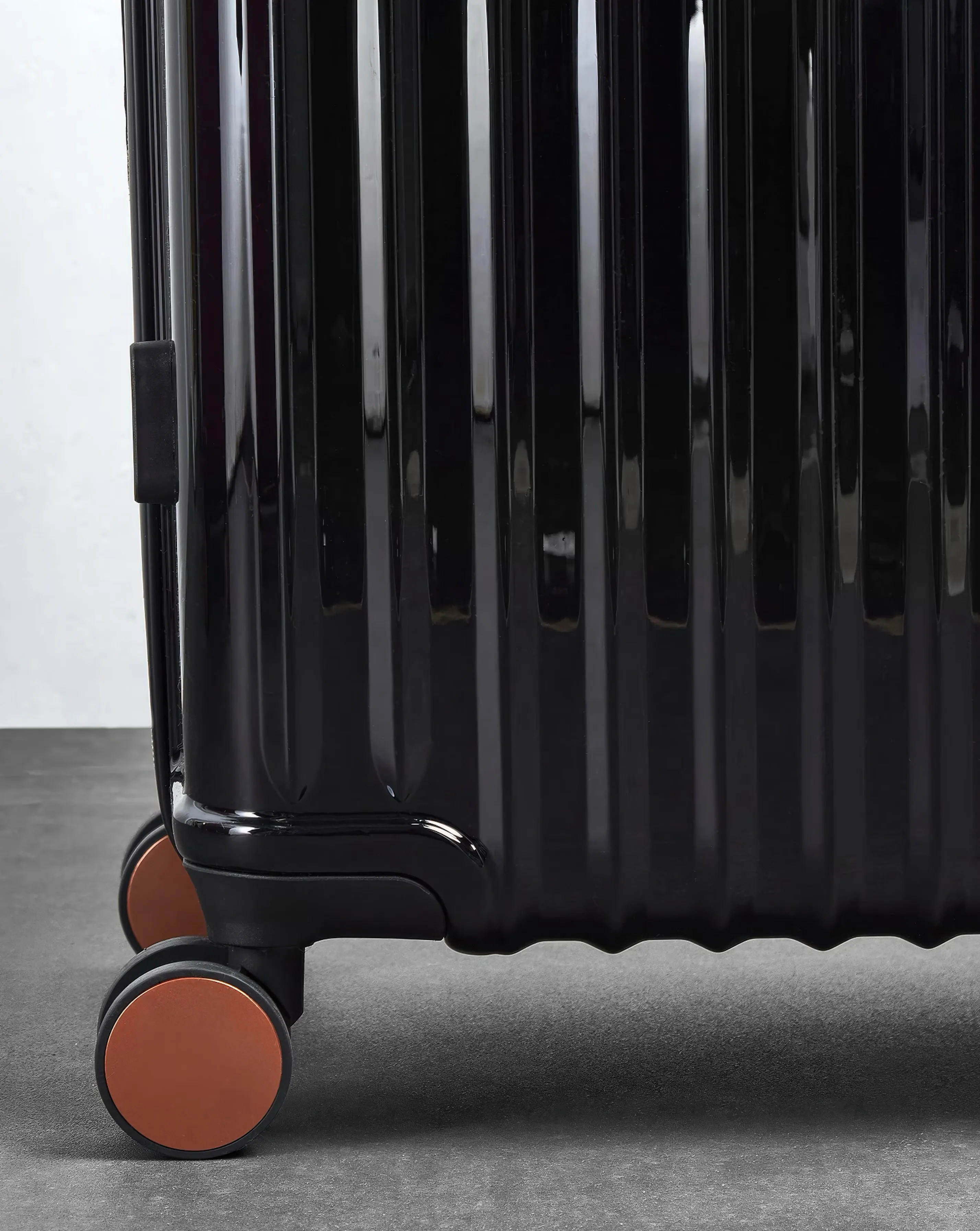 121452-rock-selene-medium-suitcase-1.jpg