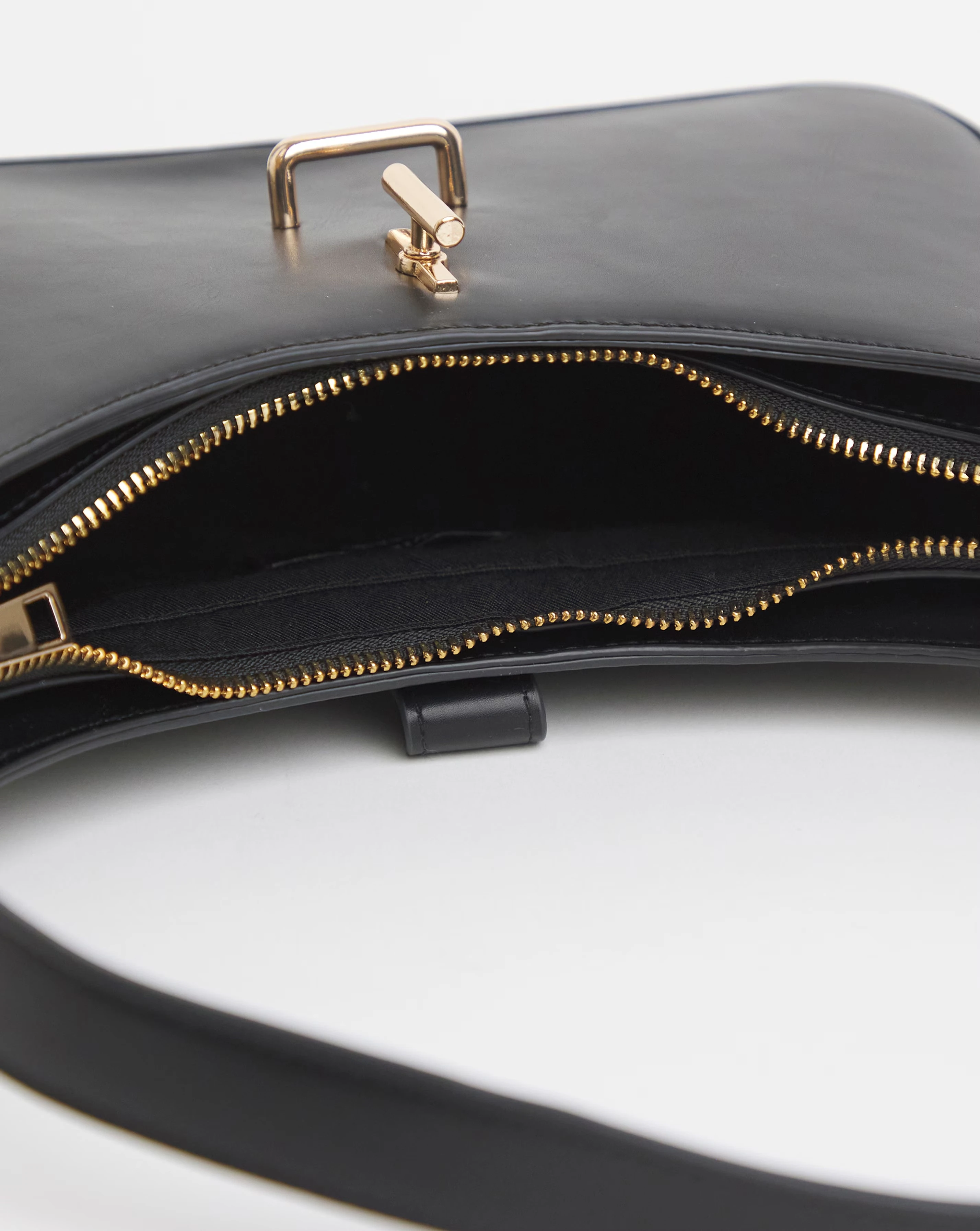 123321-buckle-detail-shoulder-bag-1.jpg