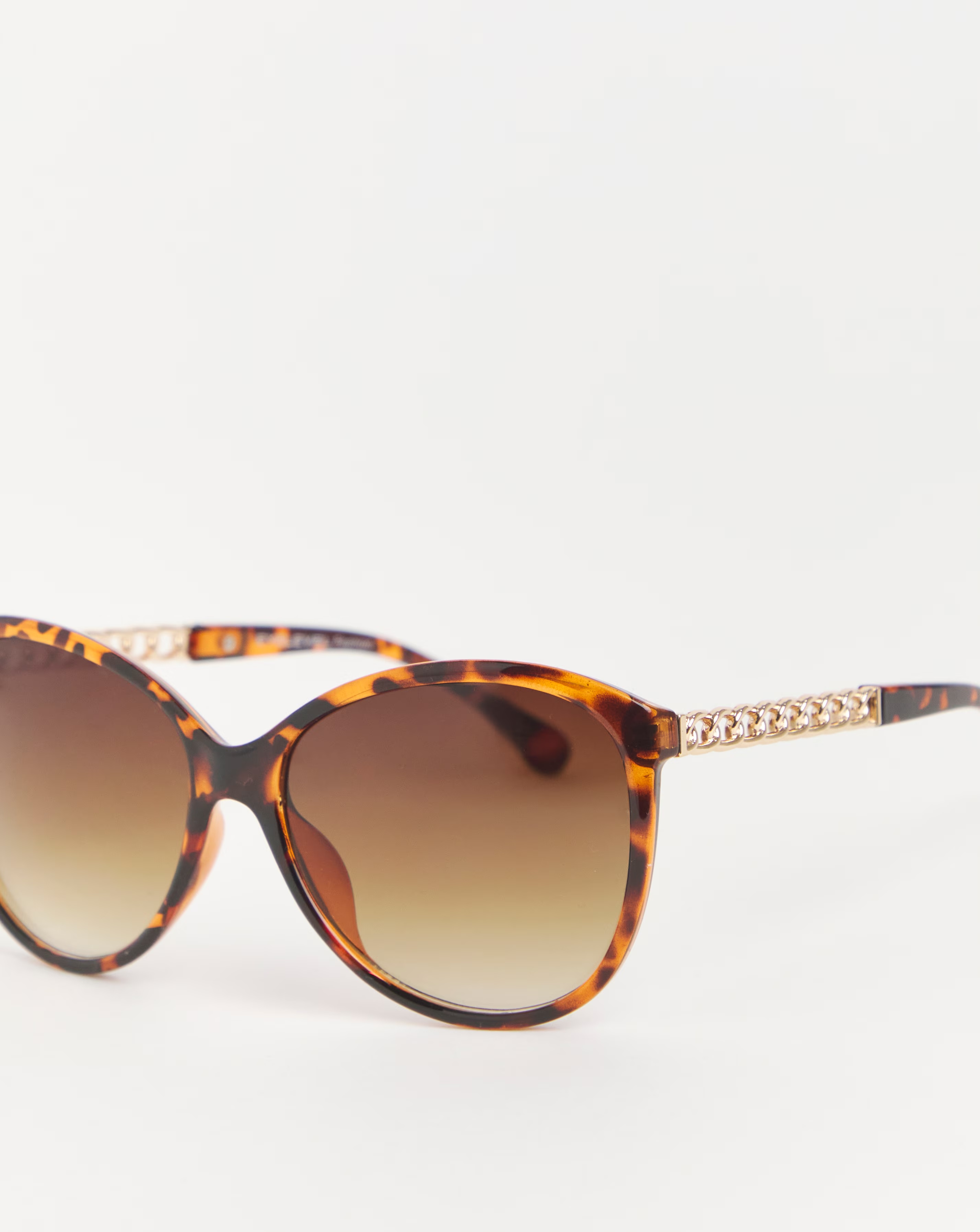 123446-kelly-tortoiseshell-chain-sunglasses-1.jpg