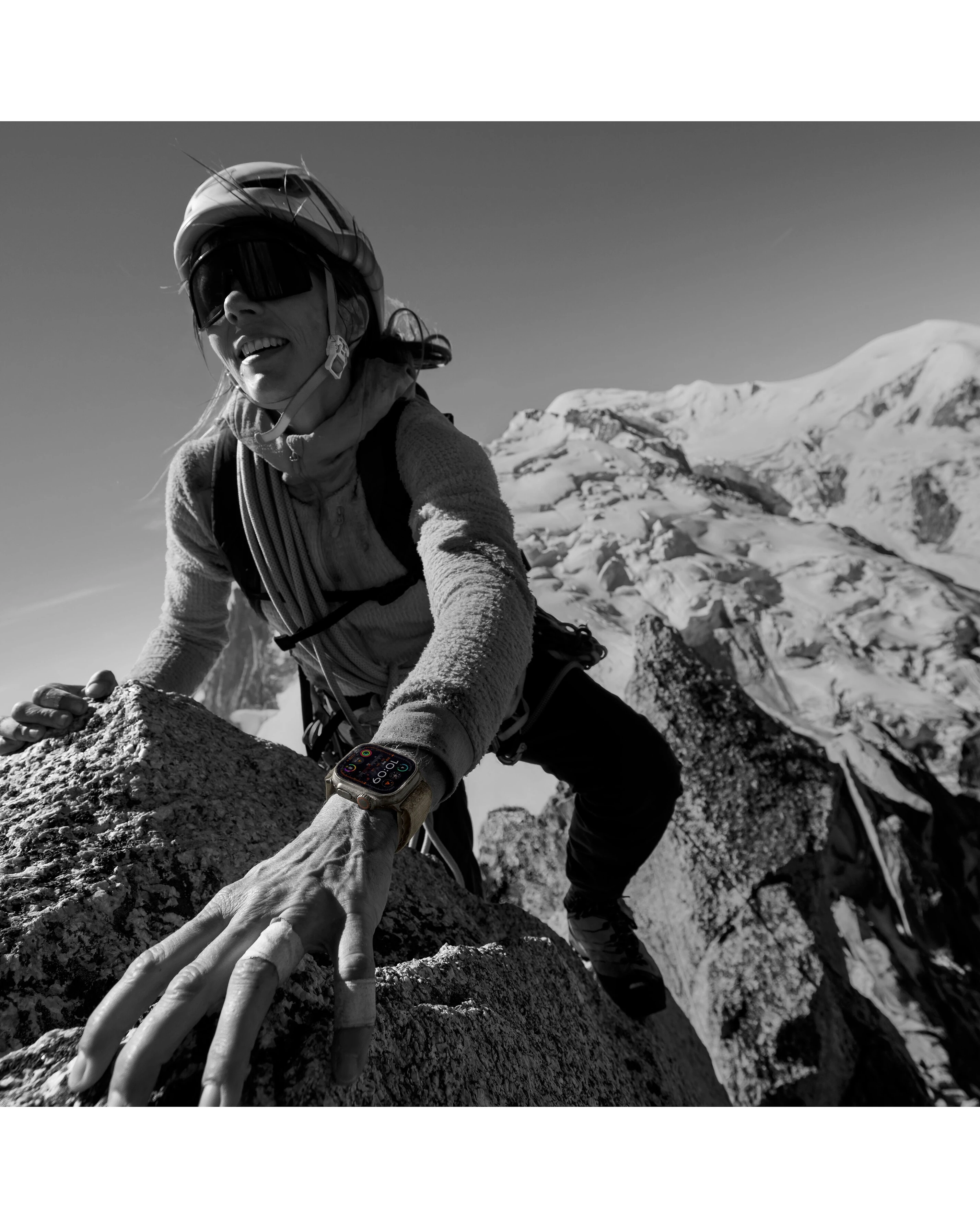 123702-apple-watch-ultra-2-cellular-49mm-titanium-case-with-indigo-alpine-loop-large-1.webp