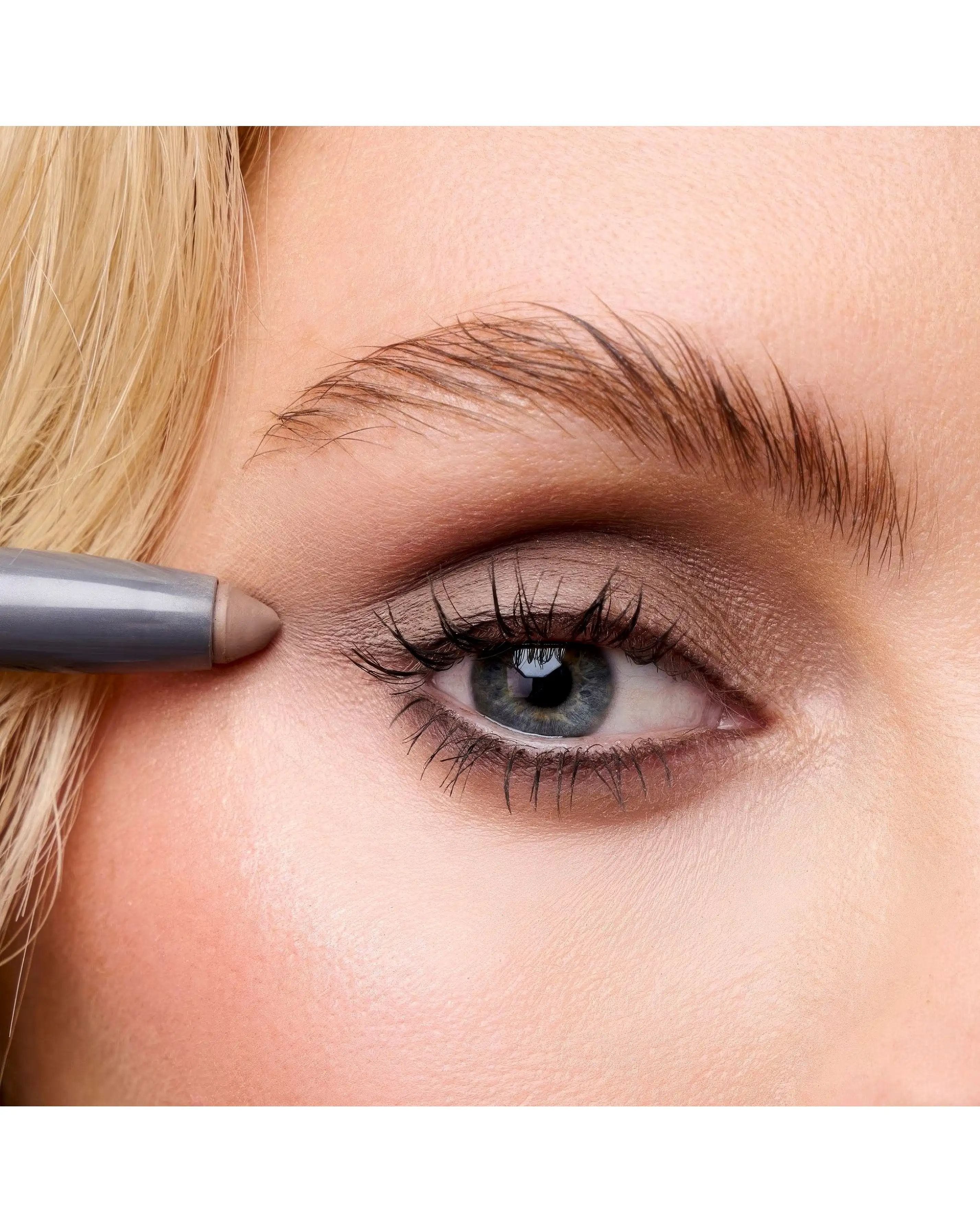 124105-wonderskin-iykyk-eyeshadow-stick-mink-1.webp